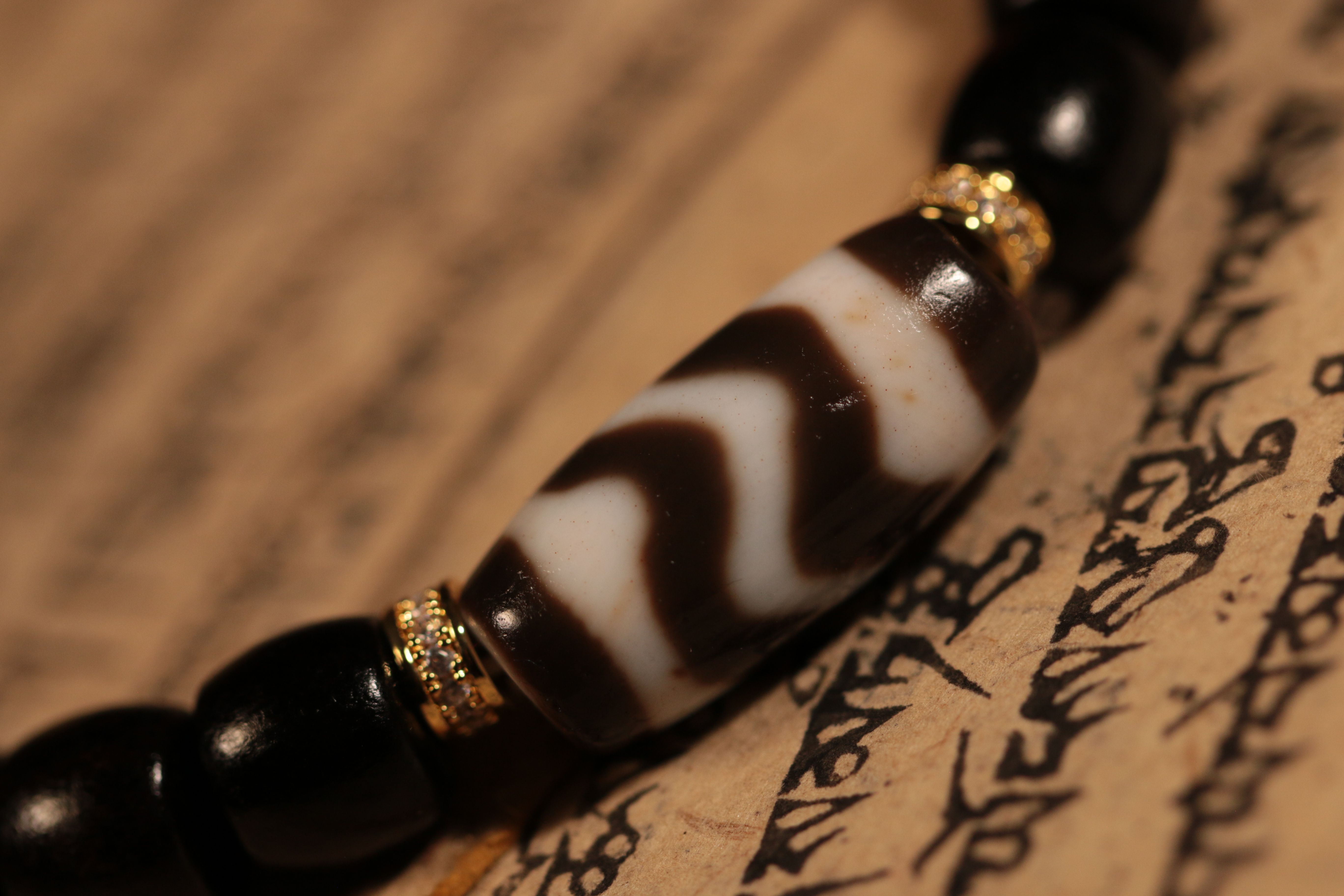 Tibetan heirloom cinnabar water-patterned bracelet · Southern Red Agate melon-shaped dzi bead（Unique ID: cp-1-6061）
