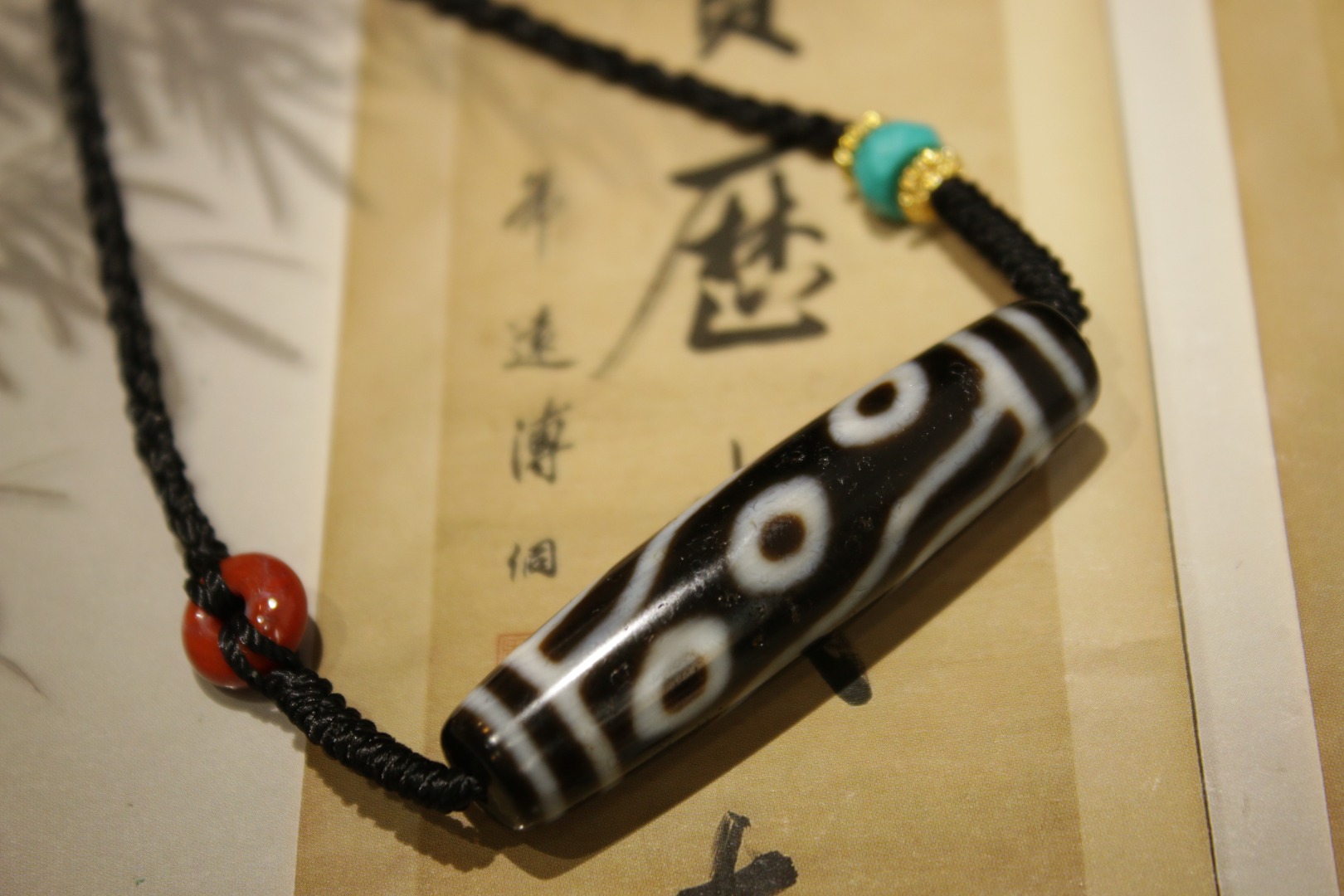 Six-Eyed Dzi Bead Clavicle Necklace（Unique ID:cp-2-0591）