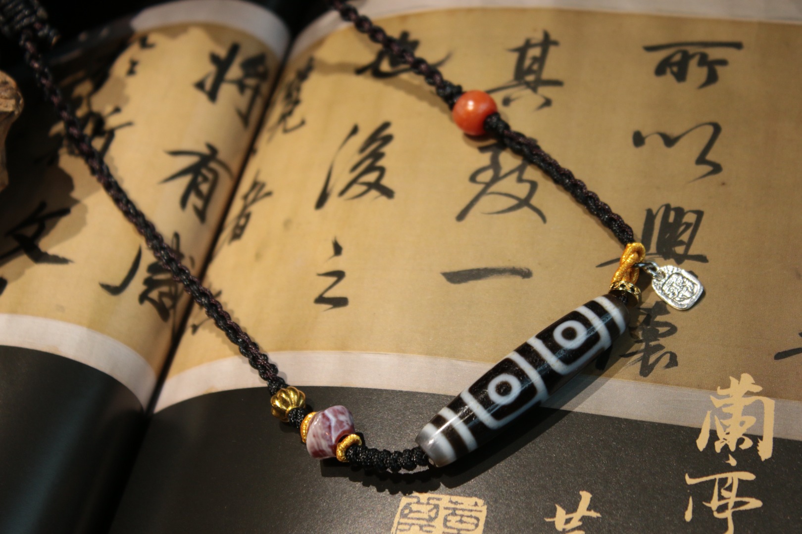 Tibetan sacred object - Four-eyed dzi bead clavicle chain（Unique ID: cp-2-1116）