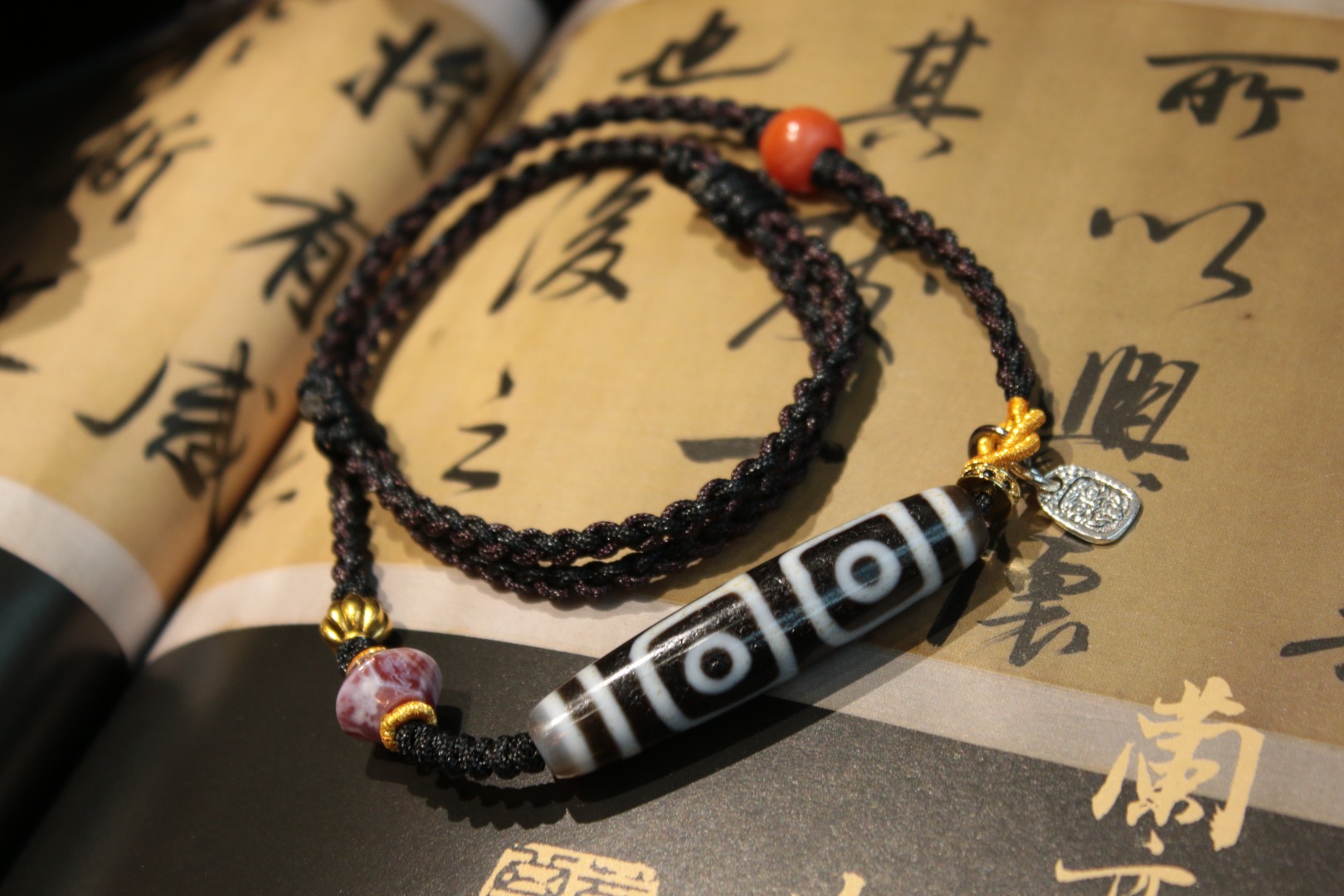 Tibetan sacred object - Four-eyed dzi bead clavicle chain（Unique ID: cp-2-1116）