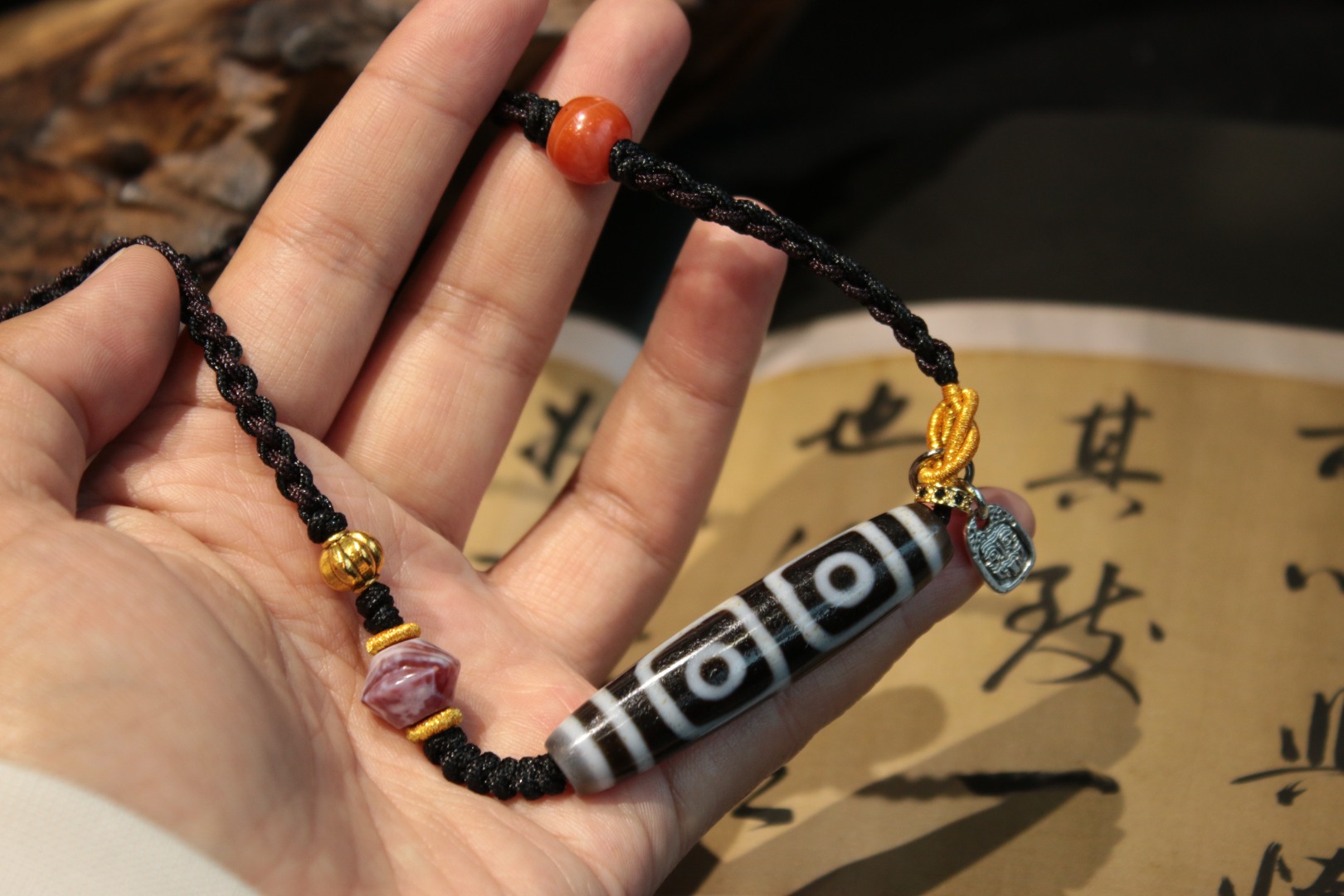 Tibetan sacred object - Four-eyed dzi bead clavicle chain（Unique ID: cp-2-1116）