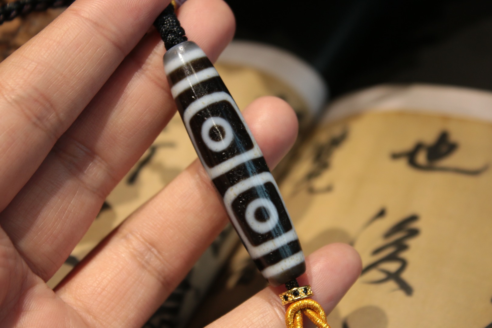 Tibetan sacred object - Four-eyed dzi bead clavicle chain（Unique ID: cp-2-1116）