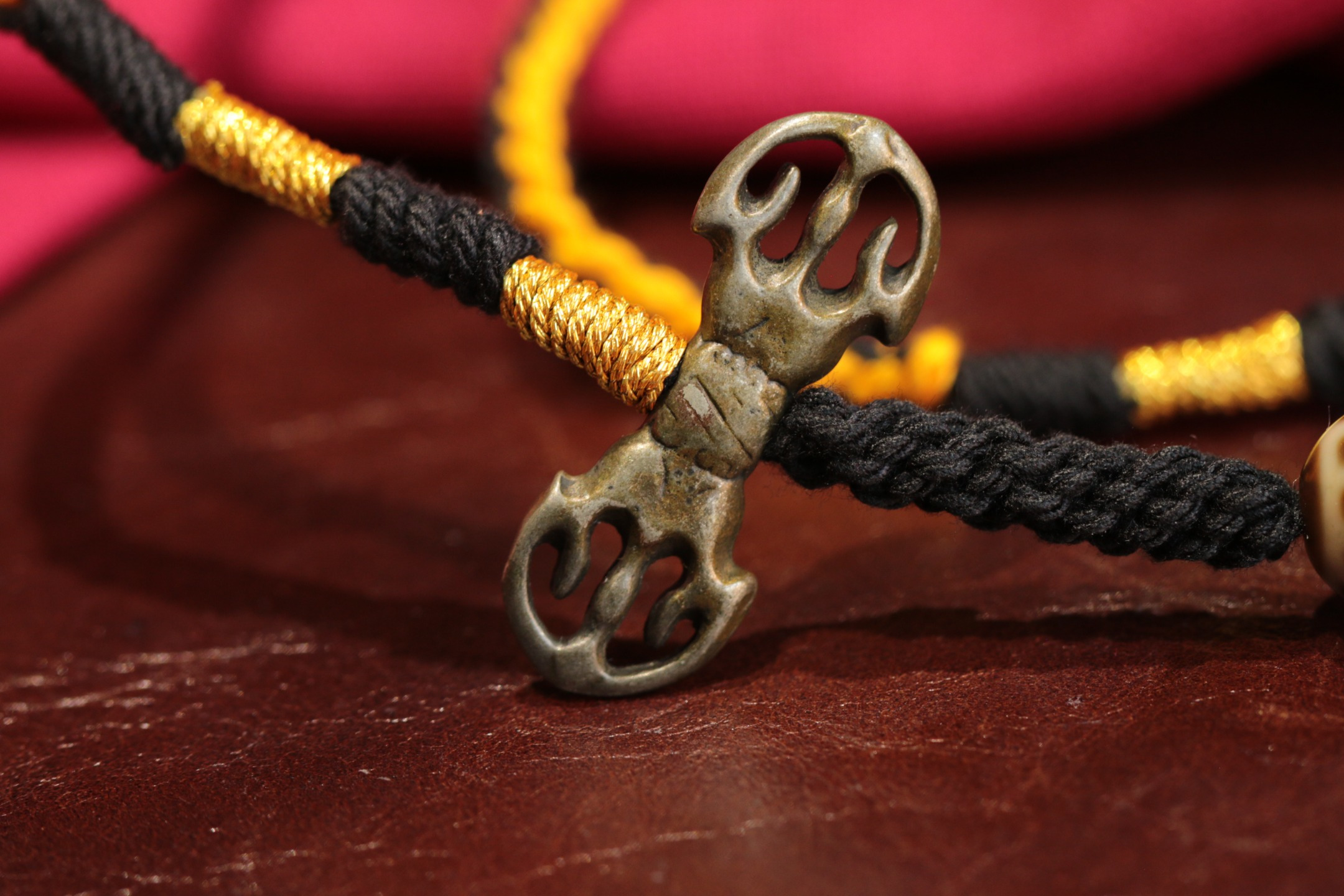 Tibetan Sacred Relic: Nine-Eyed Dzi Bead Dalo Collarbone Necklace（Unique ID: cp-2-1830）