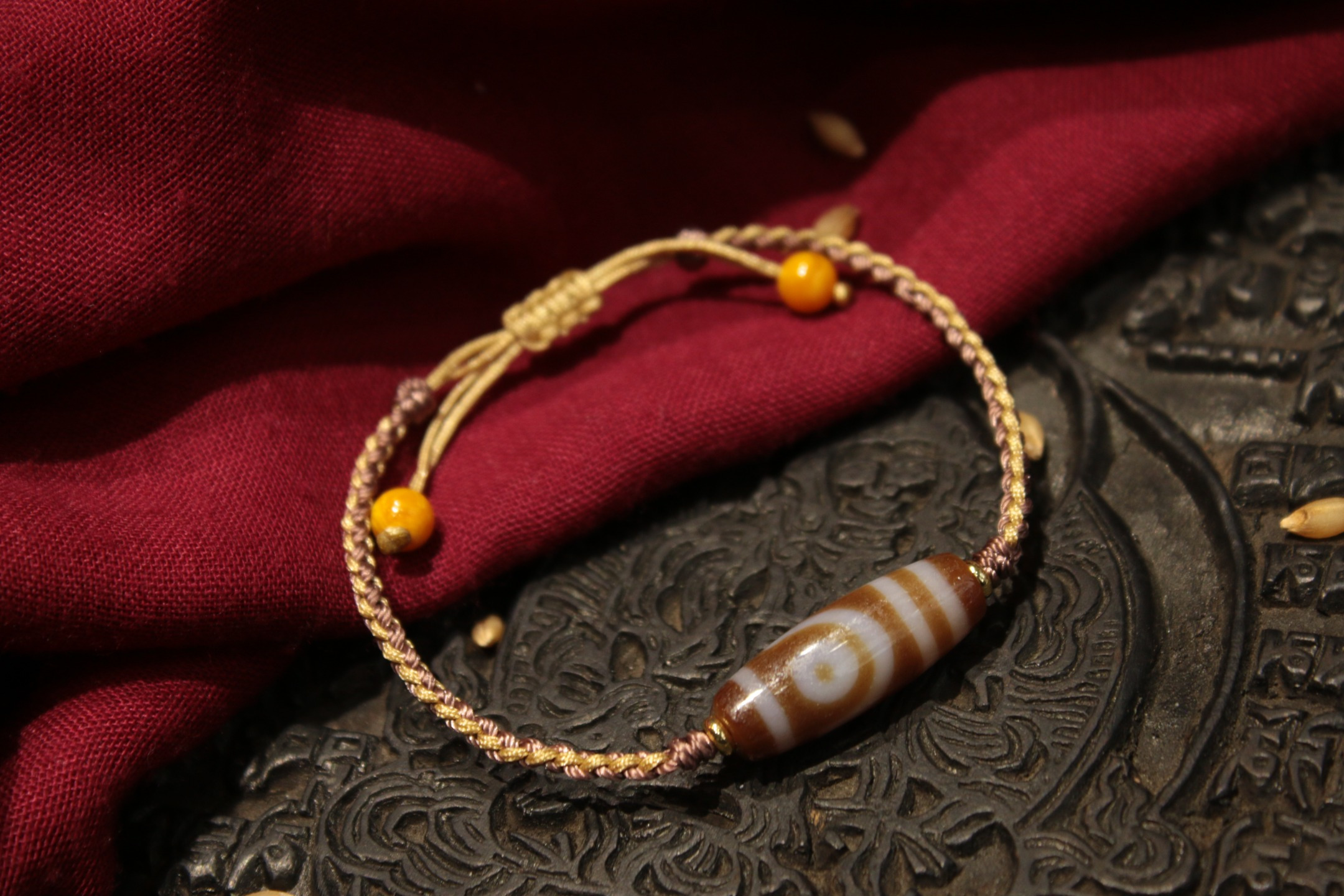 Tibetan sacred object - Two-eyed dzi bead bracelet