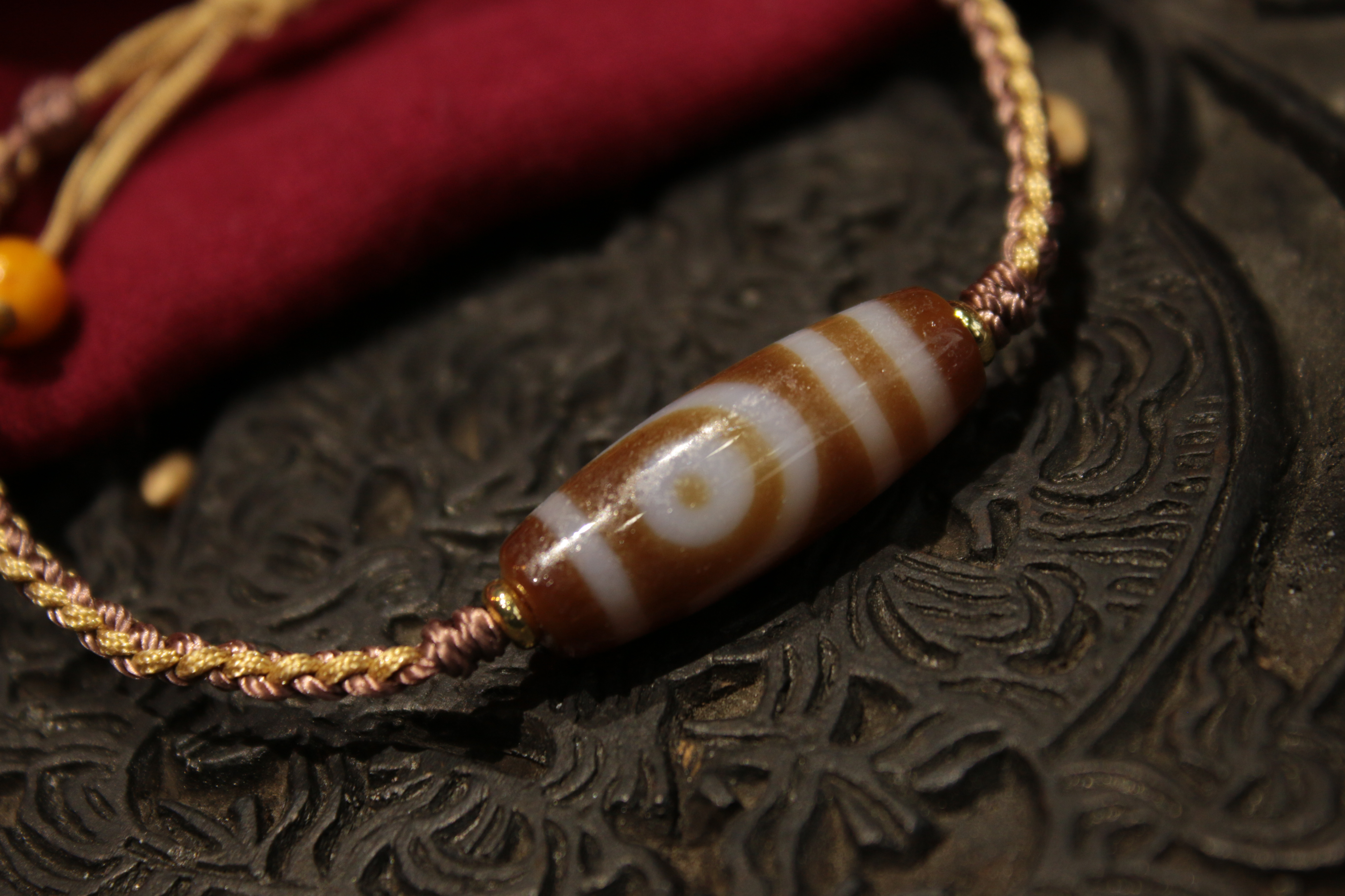 Tibetan sacred object - Two-eyed dzi bead bracelet