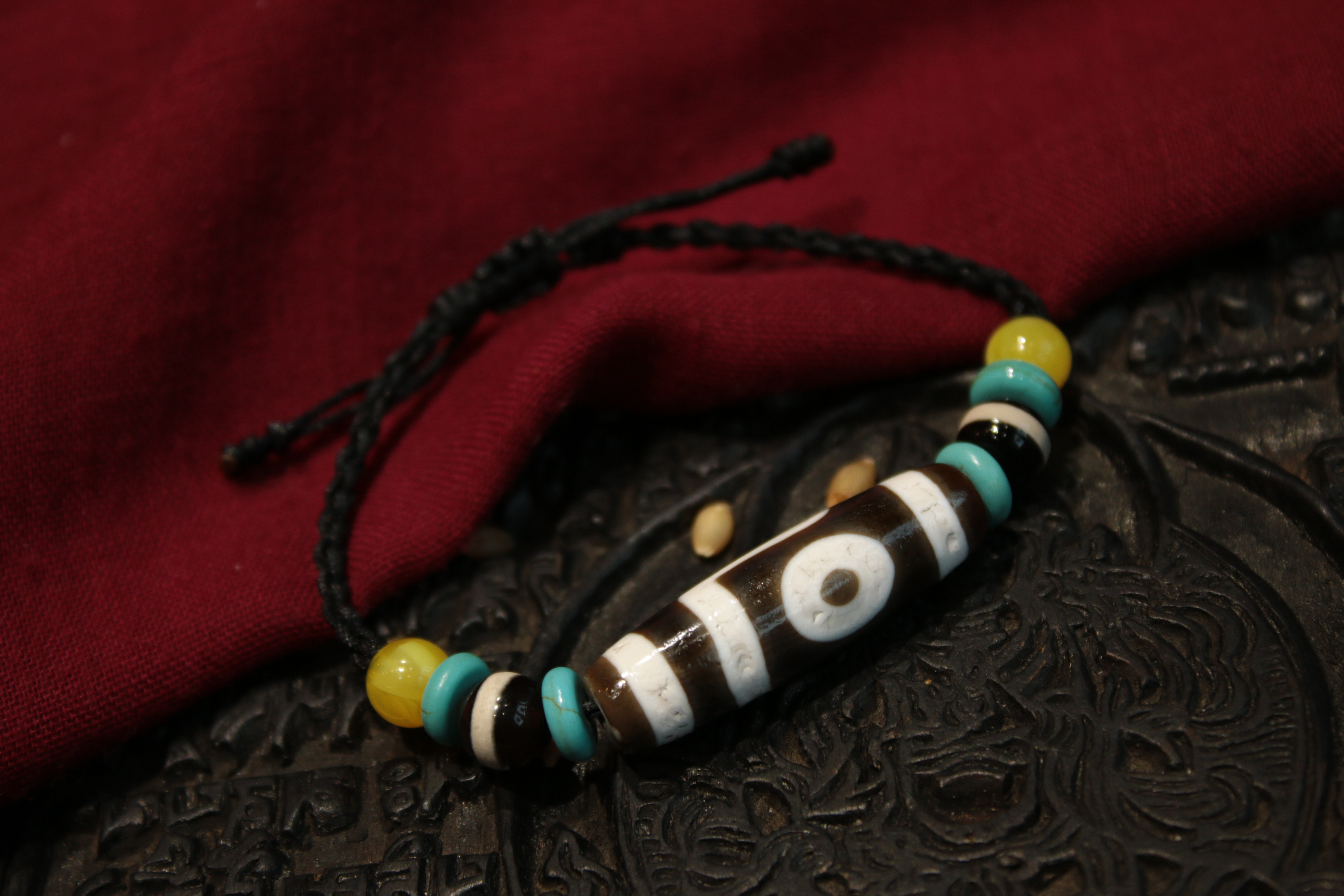 Tibetan sacred object - Two-eyed dzi bead bracelet（Unique ID: cp-1-3594）