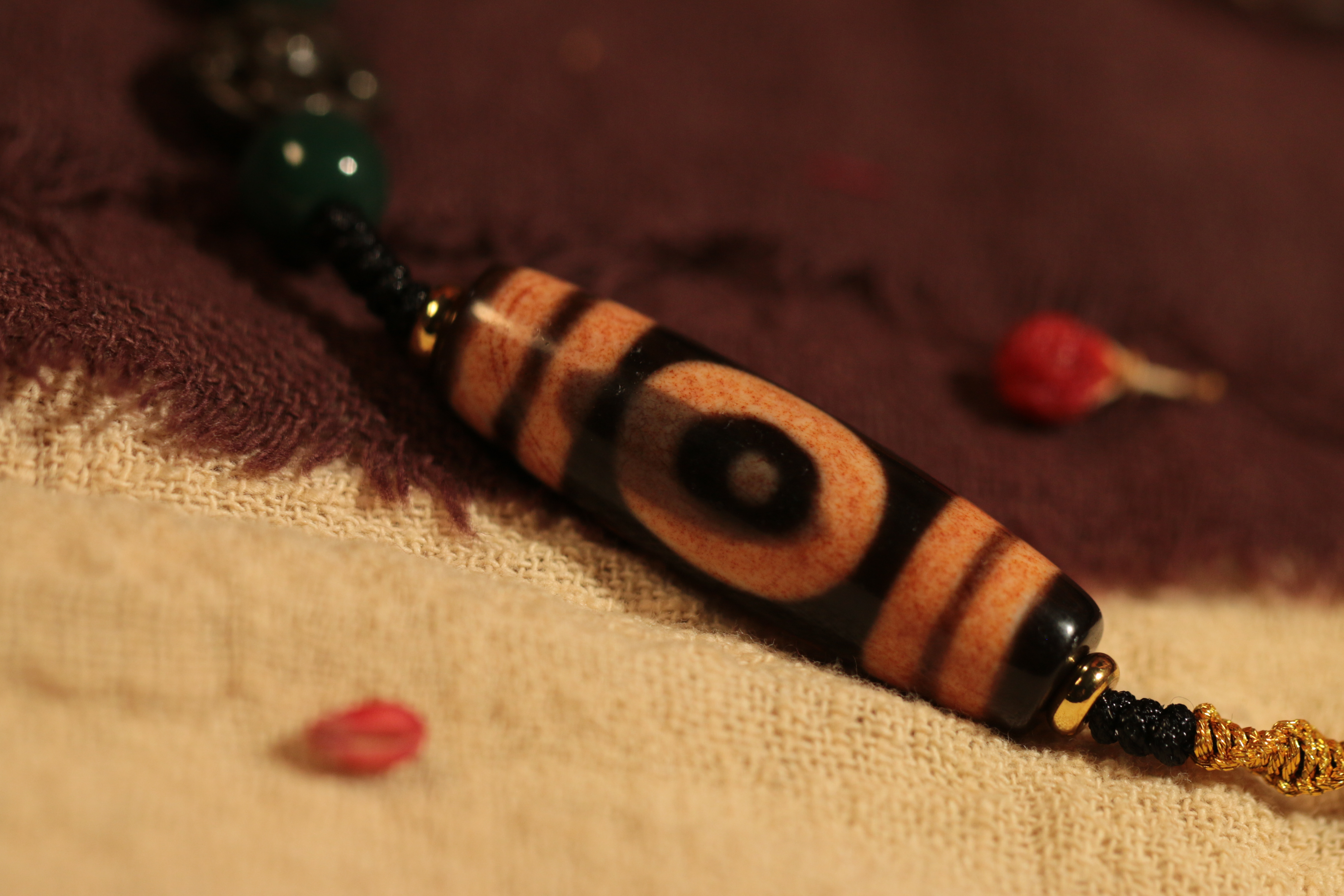 Tibetan Sacred Object: Heaven and Earth Dzi Bead Clavicle Necklace（Unique ID: cp-2-2584）