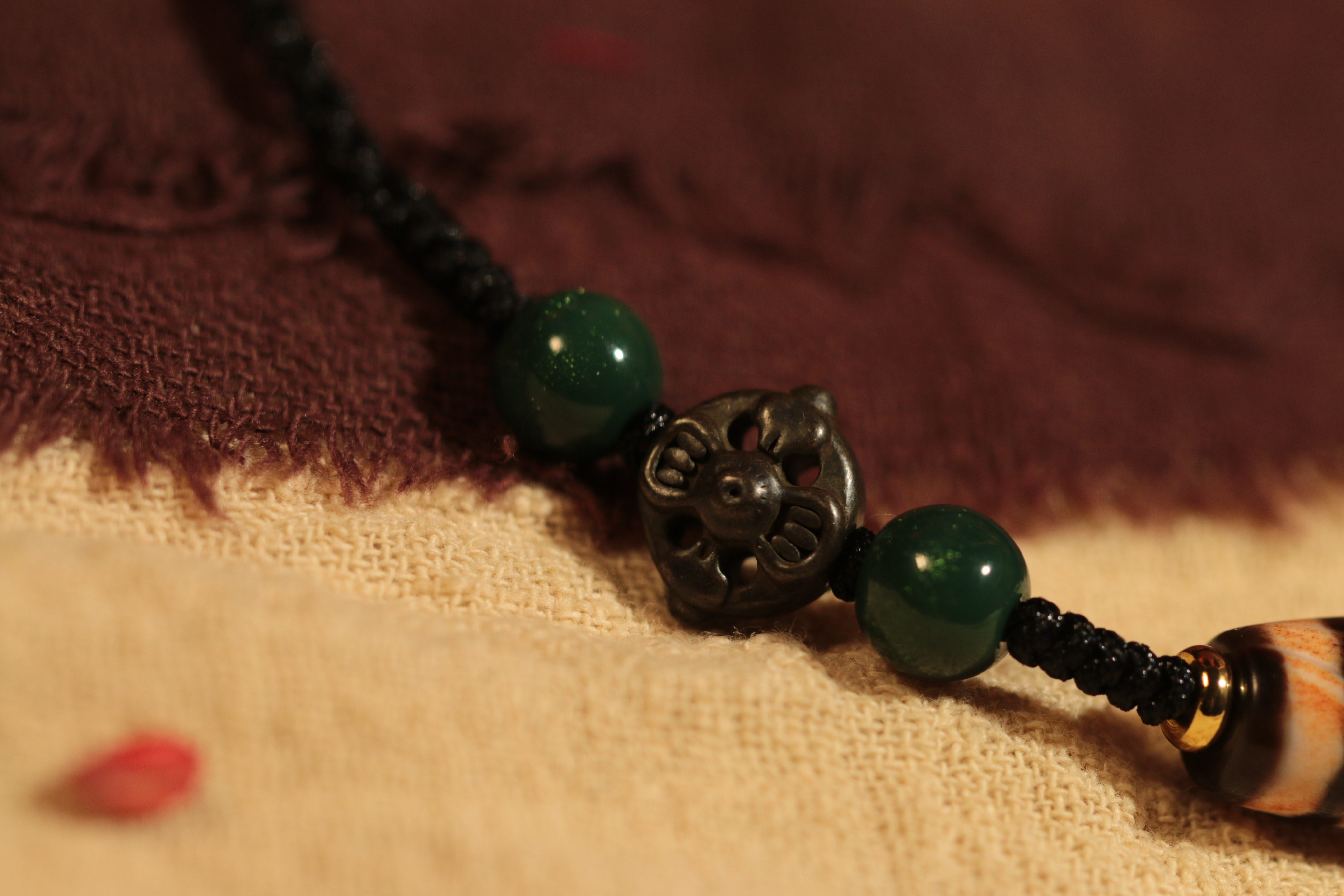 Tibetan Sacred Object: Heaven and Earth Dzi Bead Clavicle Necklace（Unique ID: cp-2-2584）