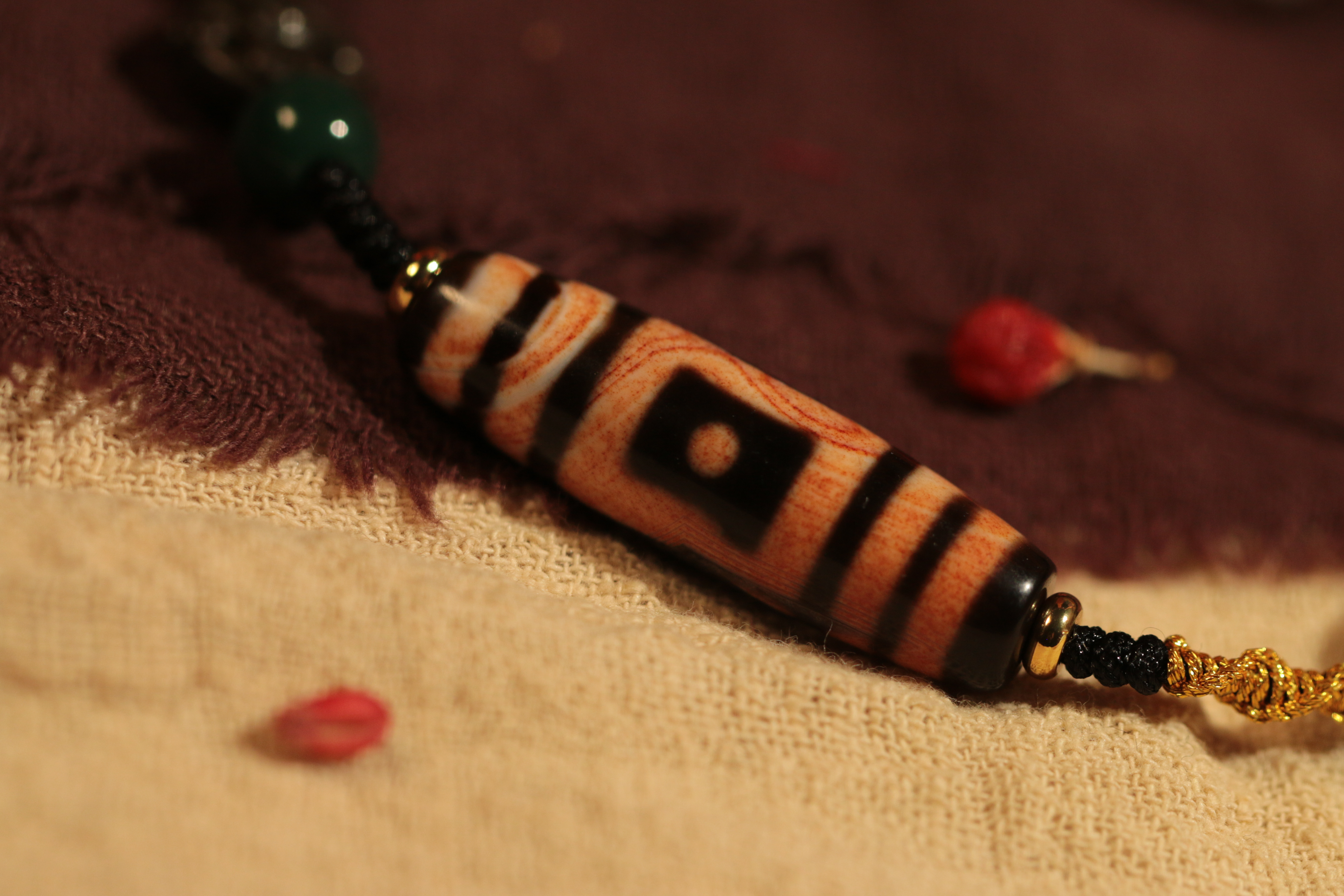 Tibetan Sacred Object: Heaven and Earth Dzi Bead Clavicle Necklace（Unique ID: cp-2-2584）