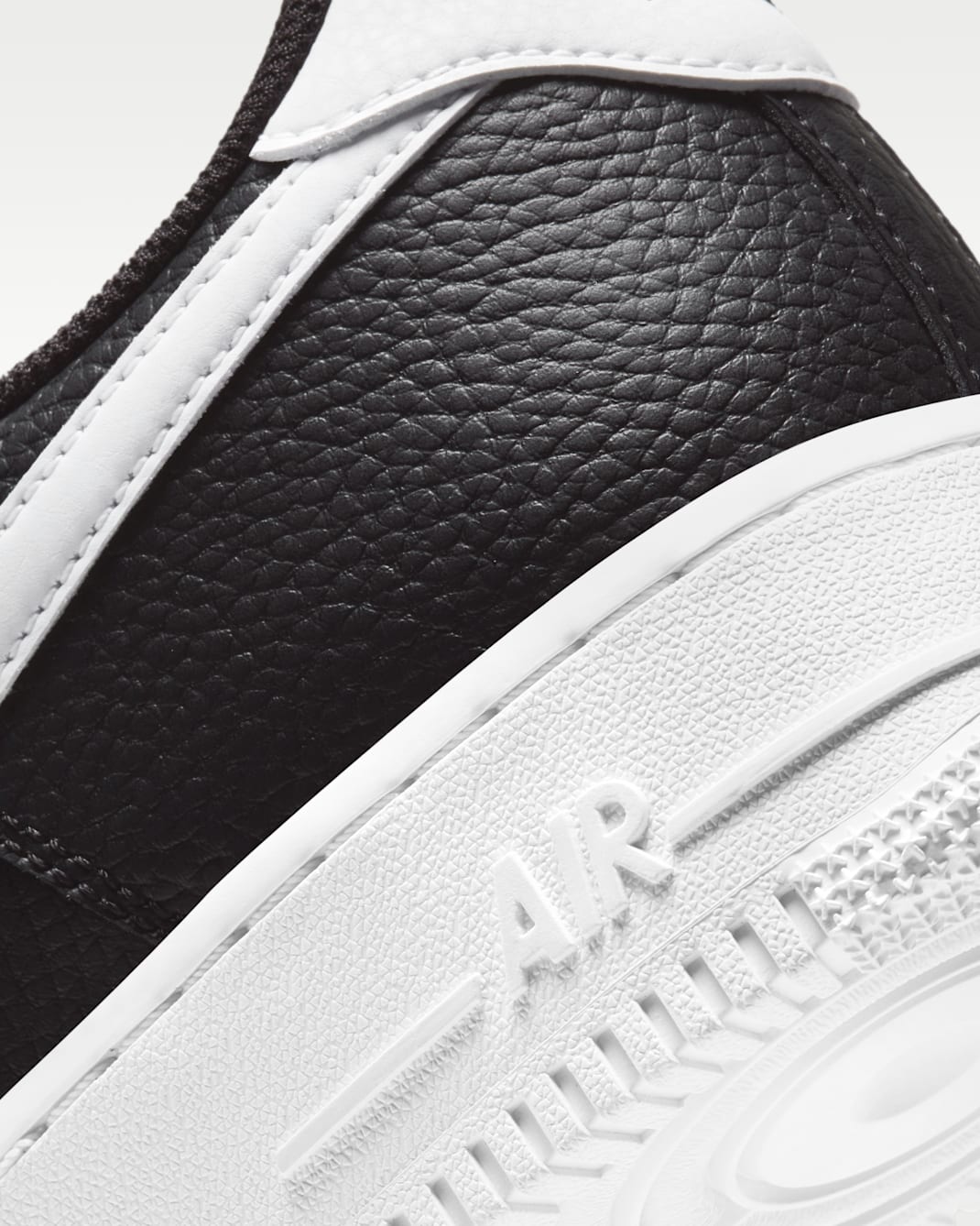 Nike Air Force 1 '07 Black/White(商品到着後にお支払いいただけますので、品質を確認してからお支払いいただけます)