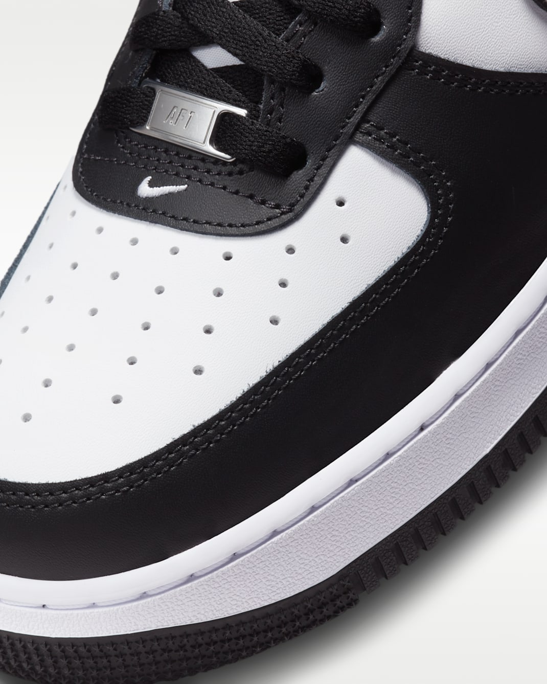 Nike Air Force 1 '07 Black/Black/White(商品到着後にお支払いいただけますので、品質を確認してからお支払いいただけます)