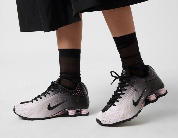 ナイキ ショックス R4 チェリーブロッサム