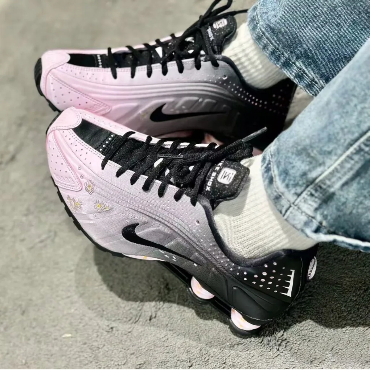 ナイキ ショックス R4 チェリーブロッサム