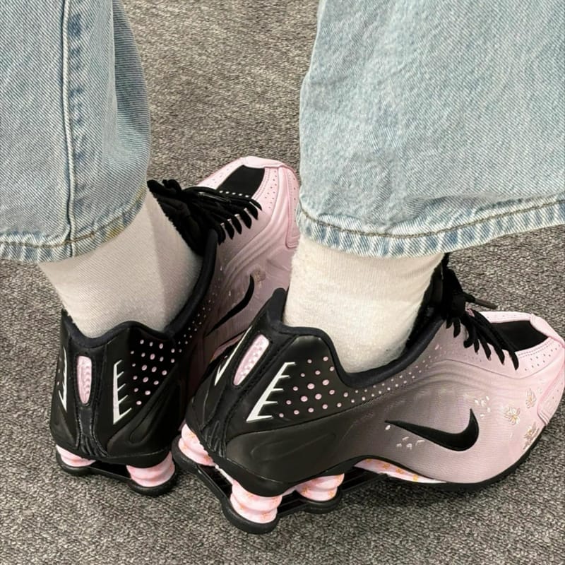 ナイキ ショックス R4 チェリーブロッサム