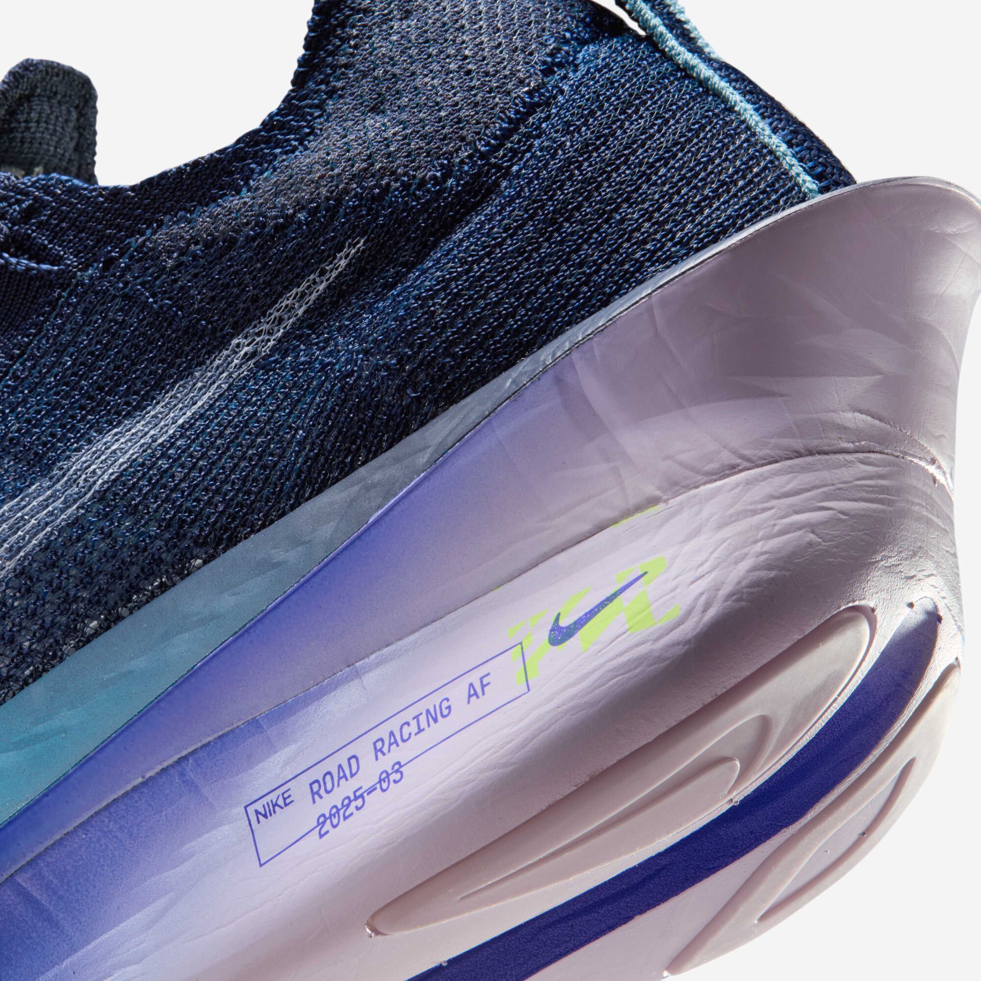 حذاء سباق الطرق للرجال من نايكي ألفافلاي 3 بتصميم احترافي وخفة مميزة Nike Alphafly 3