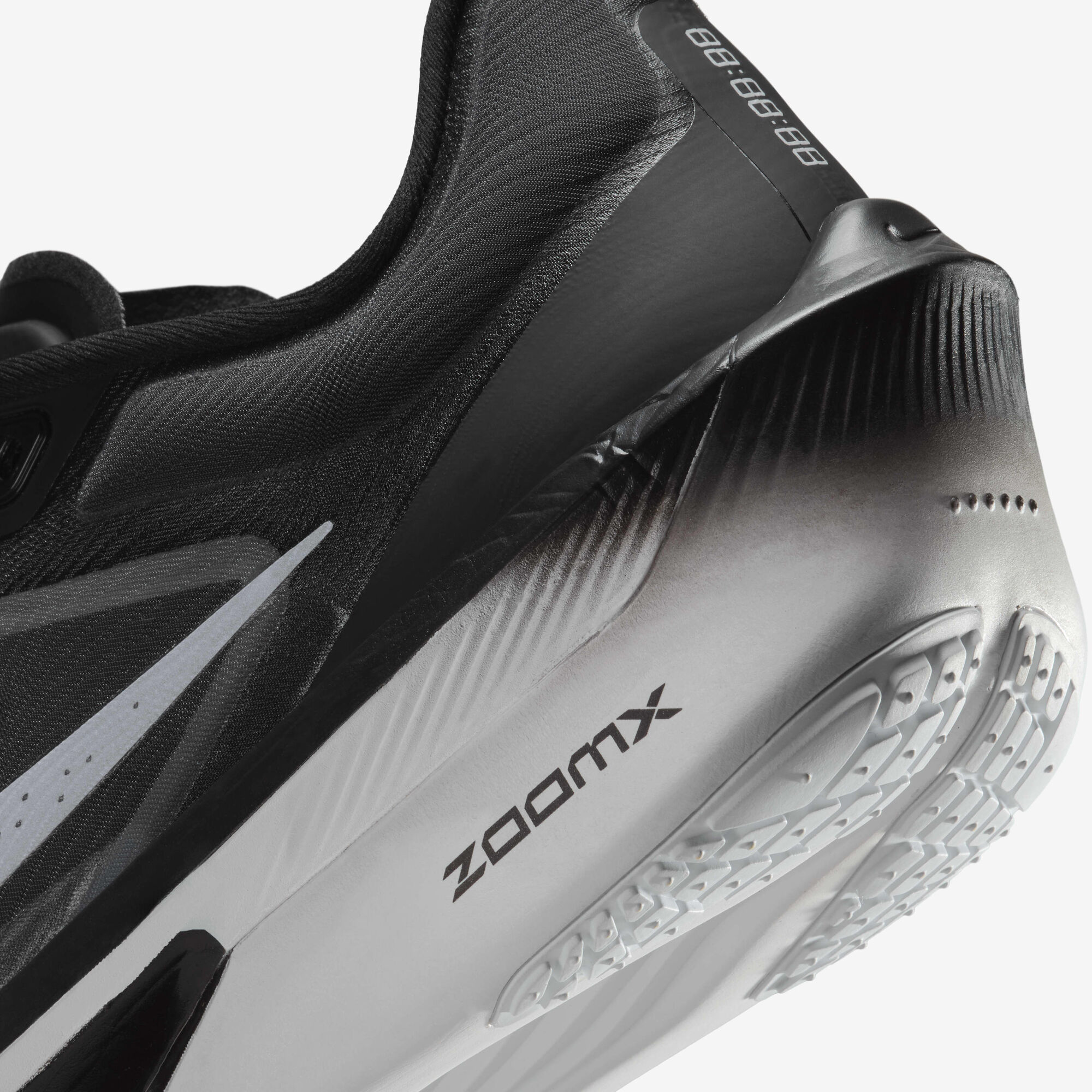 حذاء سباق الطرق للرجال من نايكي زووم فلاي 6 بتصميم خفيف وأداء مميز Nike Zoom Fly 6