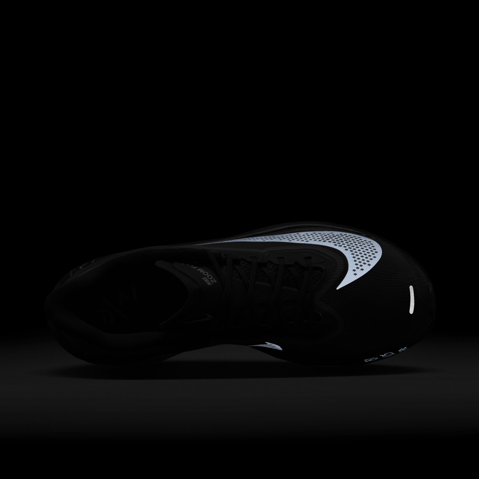 حذاء سباق الطرق للرجال من نايكي زووم فلاي 6 بتصميم خفيف وأداء مميز Nike Zoom Fly 6