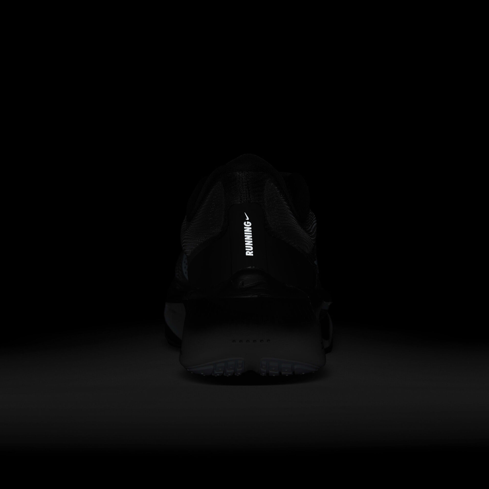 حذاء سباق الطرق للرجال من نايكي زووم فلاي 6 بتصميم خفيف وأداء مميز Nike Zoom Fly 6