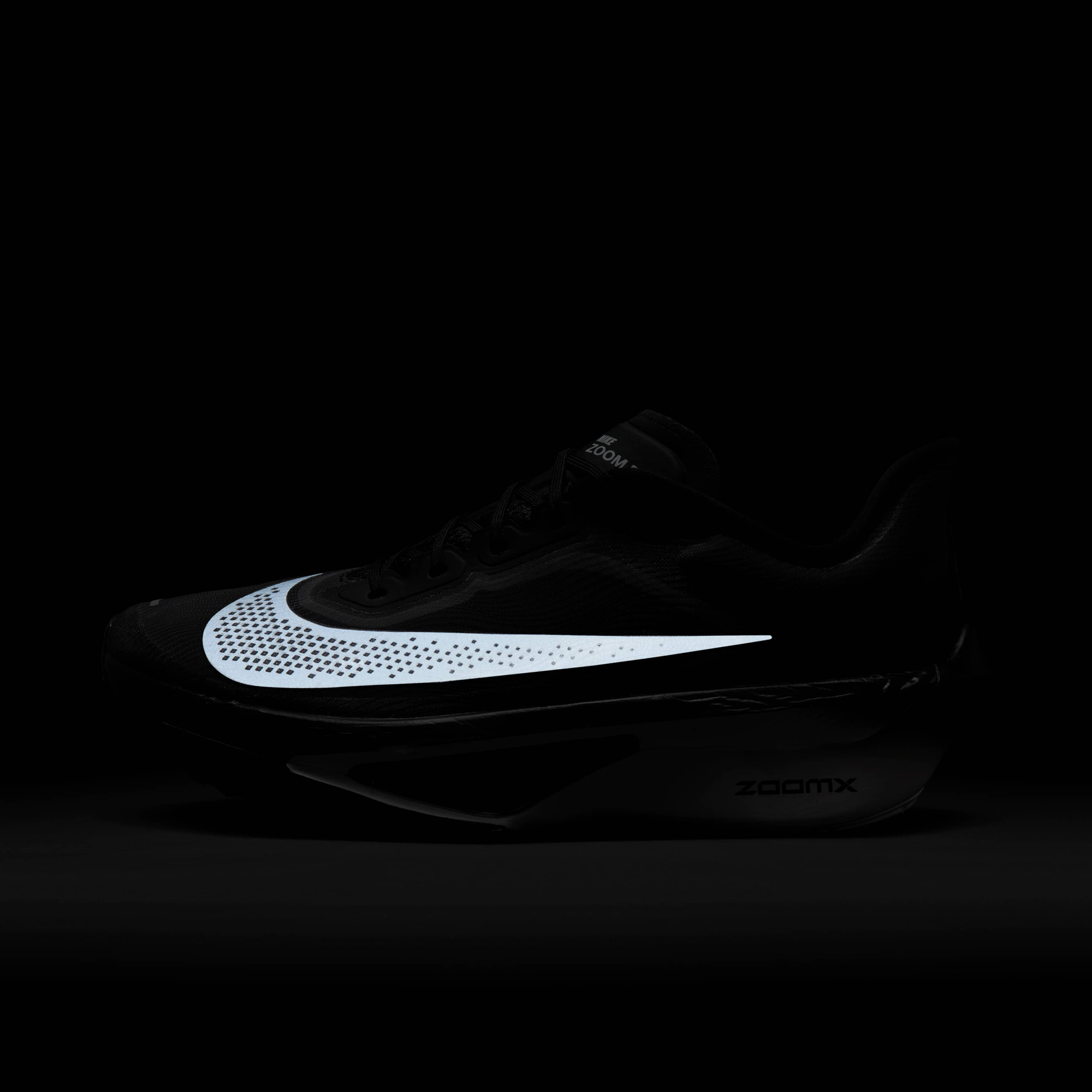حذاء سباق الطرق للرجال من نايكي زووم فلاي 6 بتصميم خفيف وأداء مميز Nike Zoom Fly 6