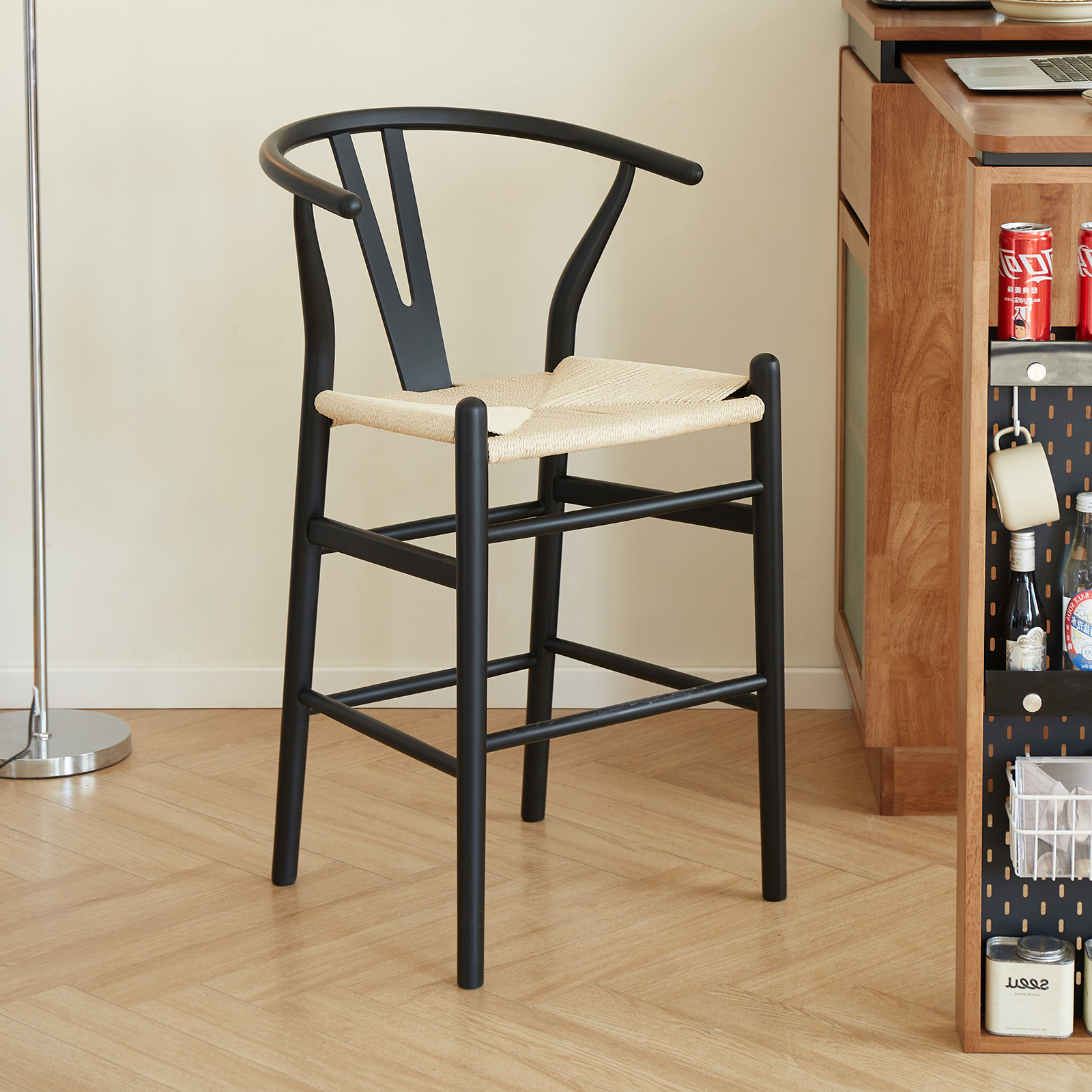 錦木-無垢材使用 背もたれ付きバーチェア コード編みデザイン 肘掛け付きハイチェア モダンシンプル ブラックイス / 学習イス