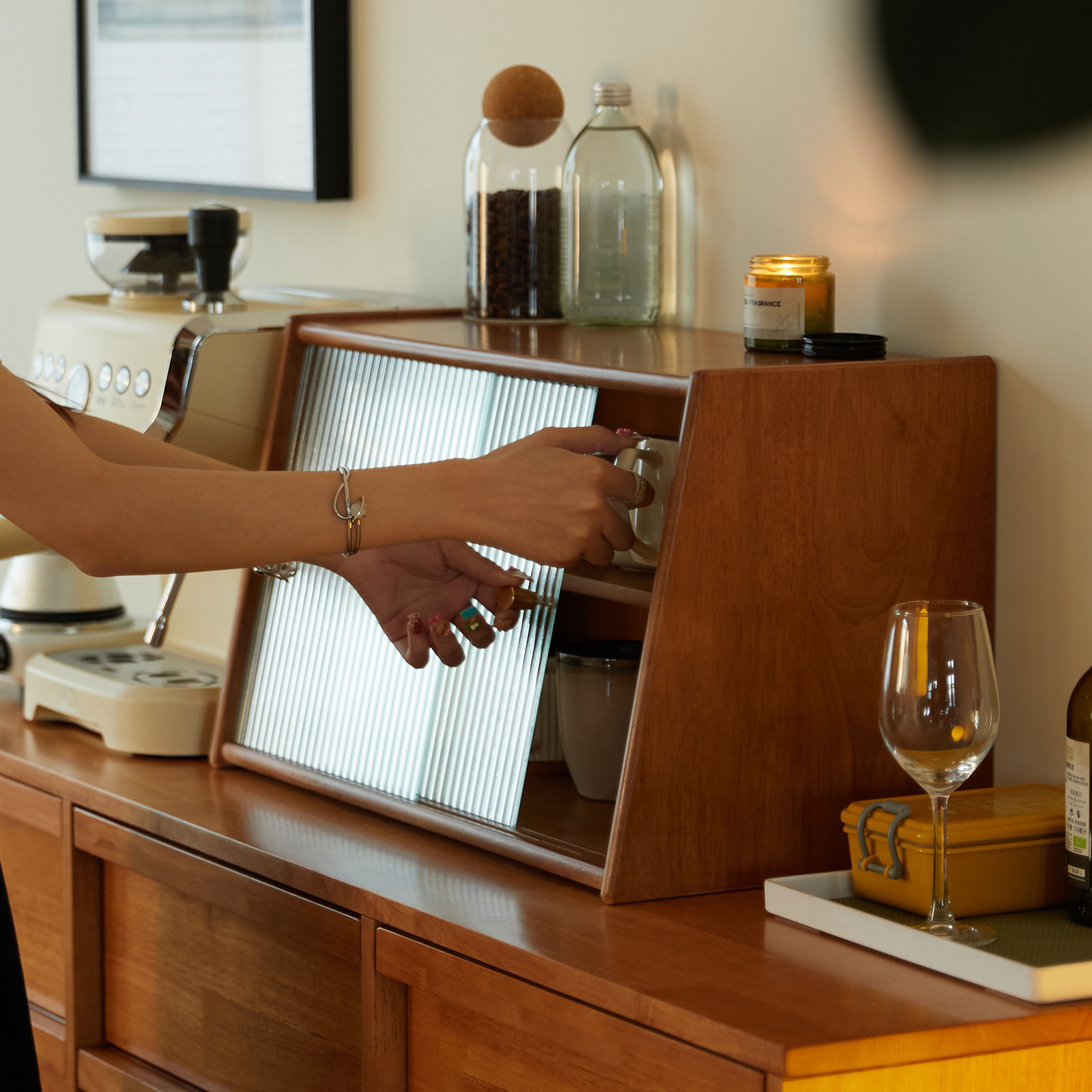 錦木-無垢材卓上収納キャビネット 食器棚 サイドボード カップラック フィギュアケース 防塵 多目的収納 家庭用収納ラック