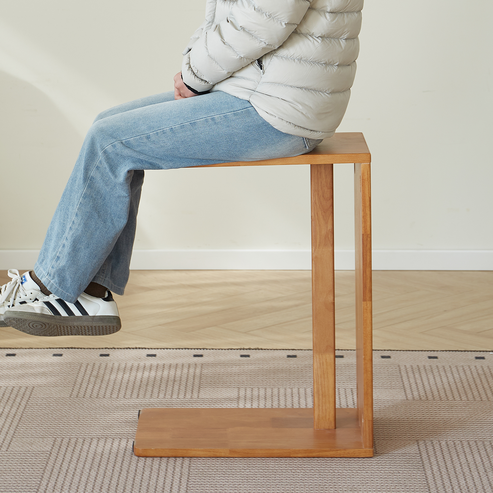 錦木-無垢材 C 字型サイドテーブル 多機能 コーナーテーブル キャスター付き移動式 リビング・寝室用 コンパクト サイドボードサイドテーブル