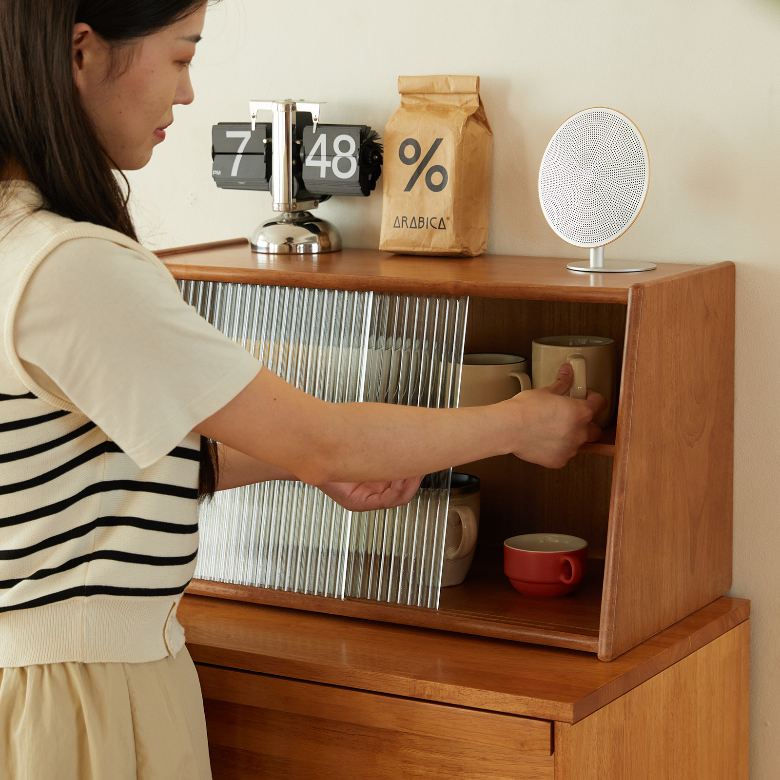 錦木-無垢材卓上収納キャビネット 食器棚 サイドボード カップラック フィギュアケース 防塵 多目的収納 家庭用収納ラック