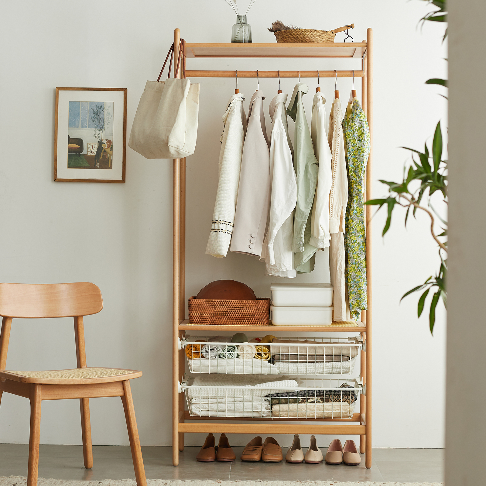 錦木-無垢材ハンガーラック 床置き型 多機能収納 寝室用 シンプルデザイン 移動式 キャスター付き 衣類掛けコートラック