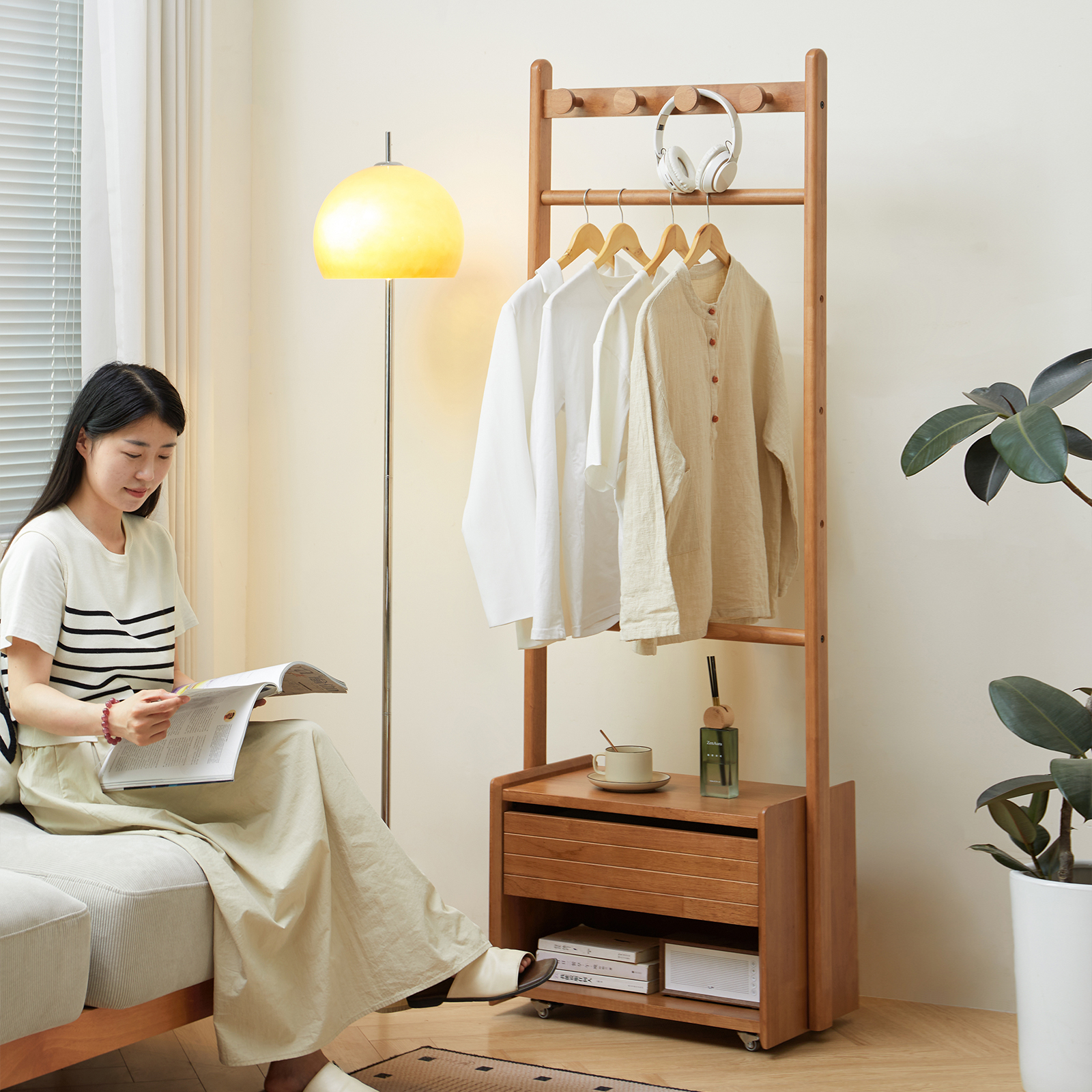 錦木-無垢材ハンガーラック 置き型 寝室・子供部屋用 収納付きキャスター付きワゴン 衣類掛け＆小物収納 縦型ラックハンガーラック