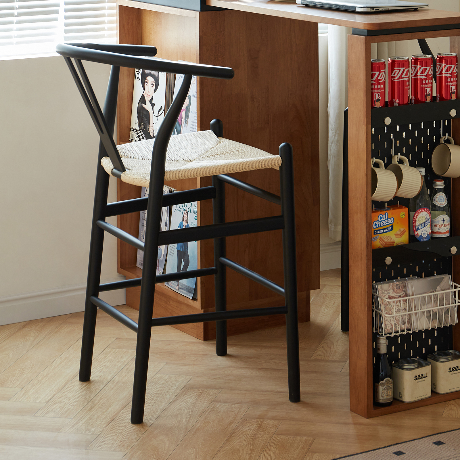 錦木-無垢材使用 背もたれ付きバーチェア コード編みデザイン 肘掛け付きハイチェア モダンシンプル ブラックイス / 学習イス