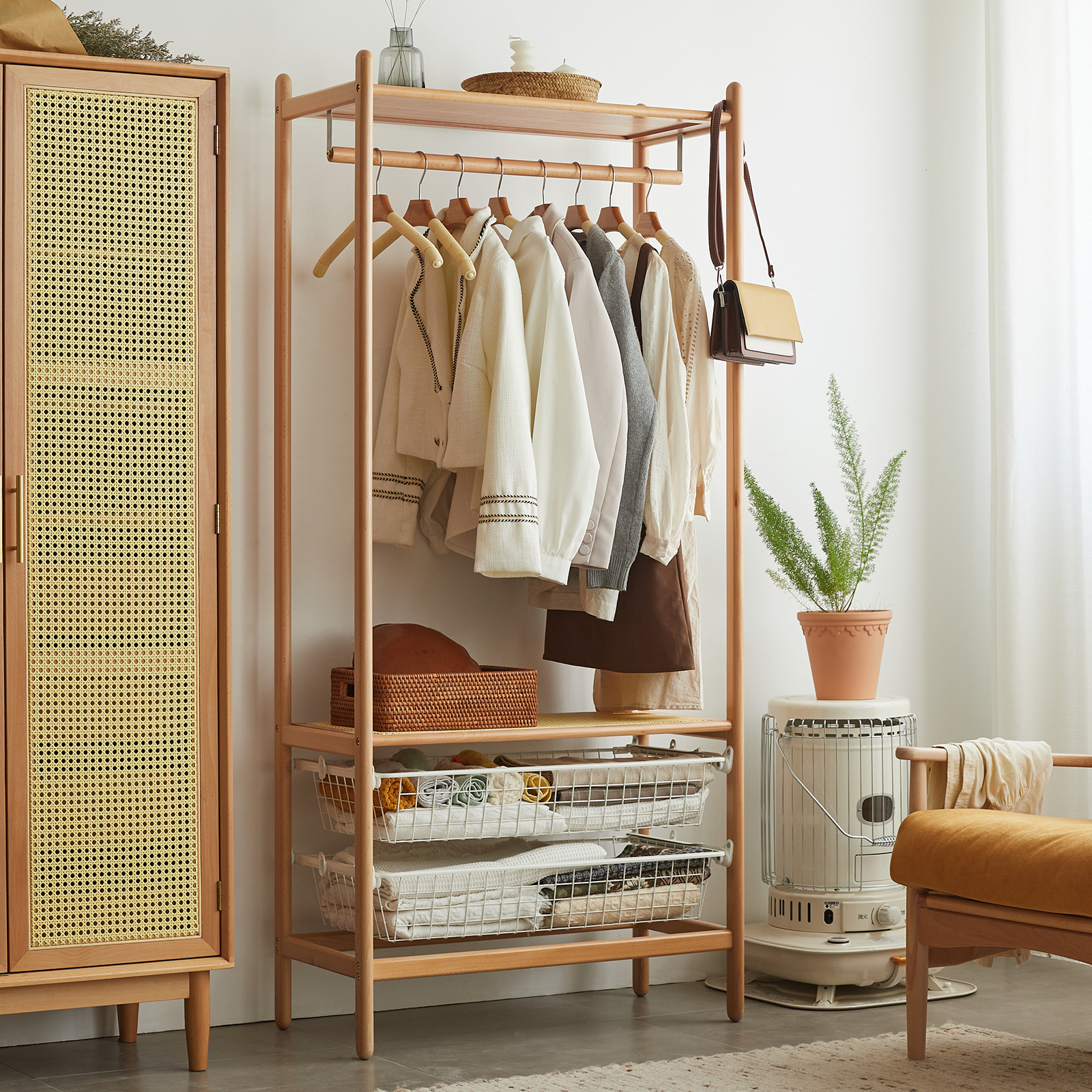 錦木-無垢材ハンガーラック 床置き型 多機能収納 寝室用 シンプルデザイン 移動式 キャスター付き 衣類掛けコートラック