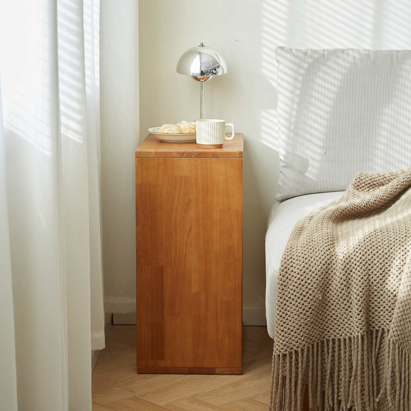 錦木-無垢材 C 字型サイドテーブル 多機能 コーナーテーブル キャスター付き移動式 リビング・寝室用 コンパクト サイドボードサイドテーブル