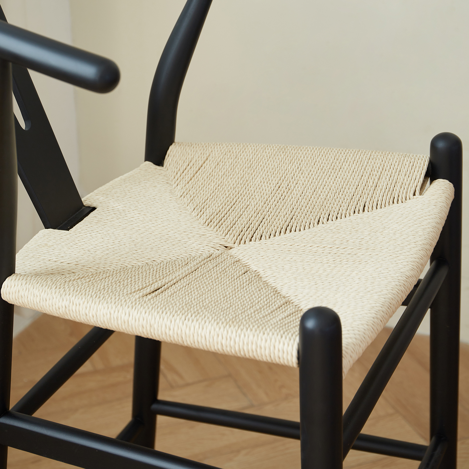 錦木-無垢材使用 背もたれ付きバーチェア コード編みデザイン 肘掛け付きハイチェア モダンシンプル ブラックイス / 学習イス