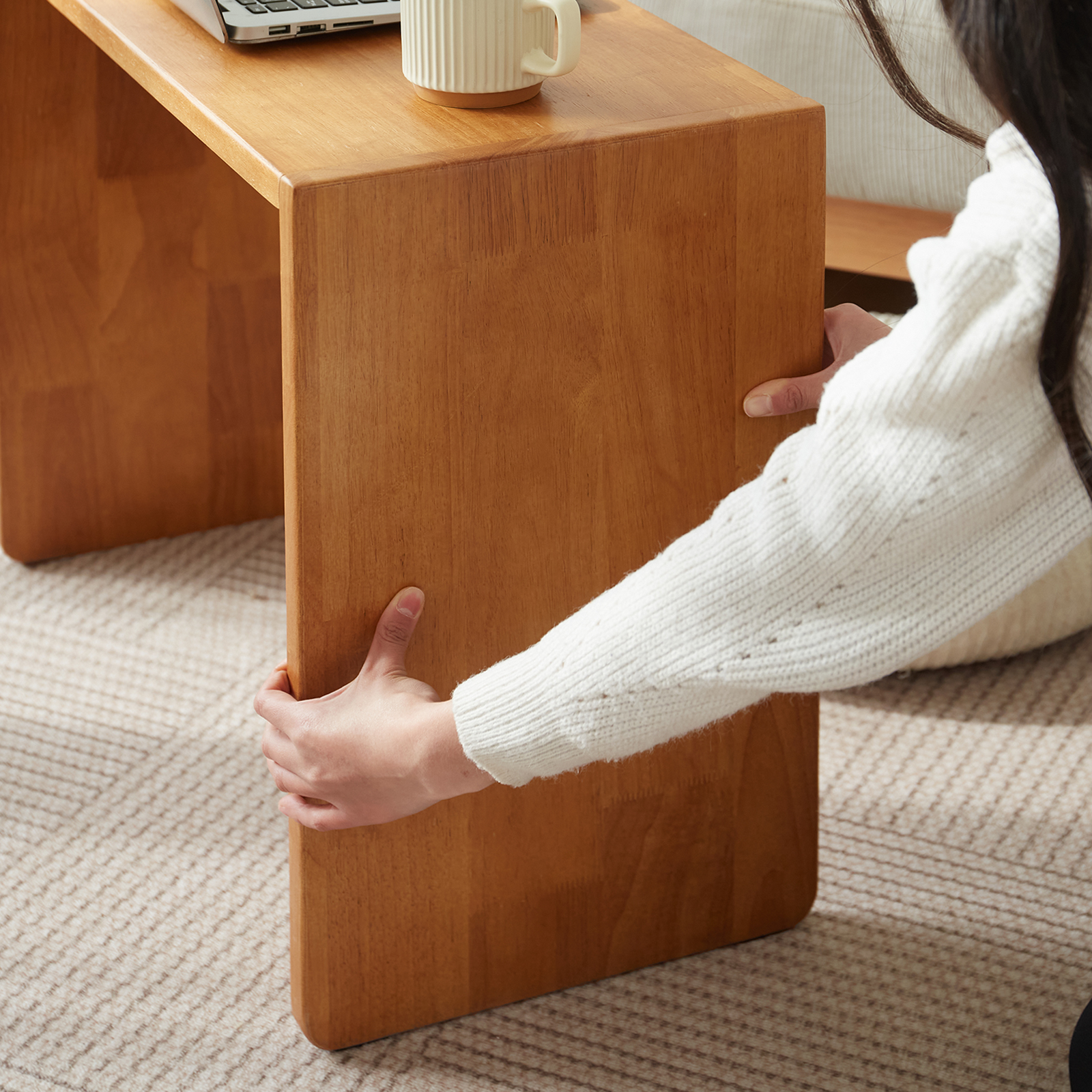 錦木-無垢材 C 字型サイドテーブル 多機能 コーナーテーブル キャスター付き移動式 リビング・寝室用 コンパクト サイドボードサイドテーブル