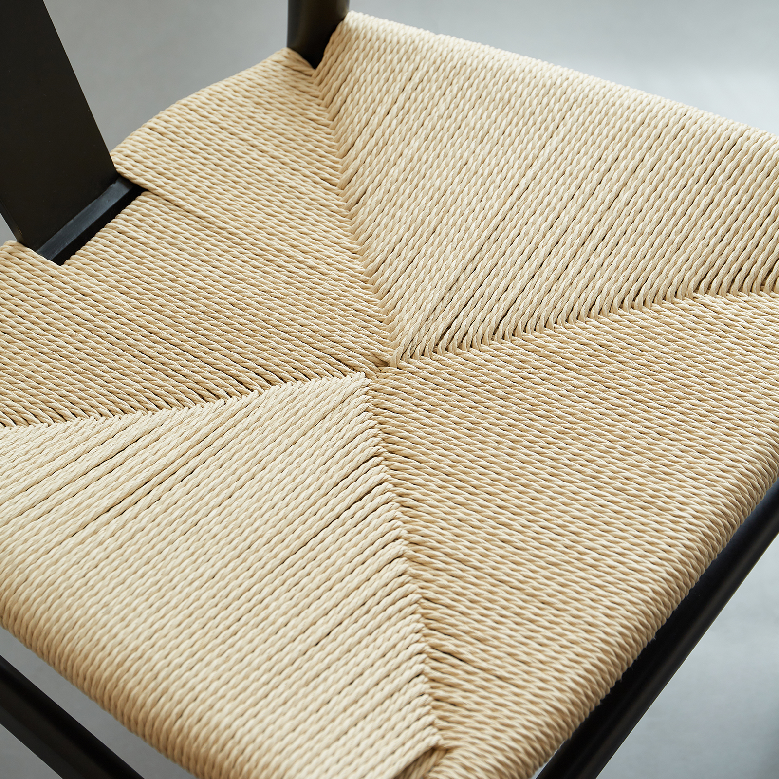 錦木-無垢材使用 背もたれ付きバーチェア コード編みデザイン 肘掛け付きハイチェア モダンシンプル ブラックイス / 学習イス