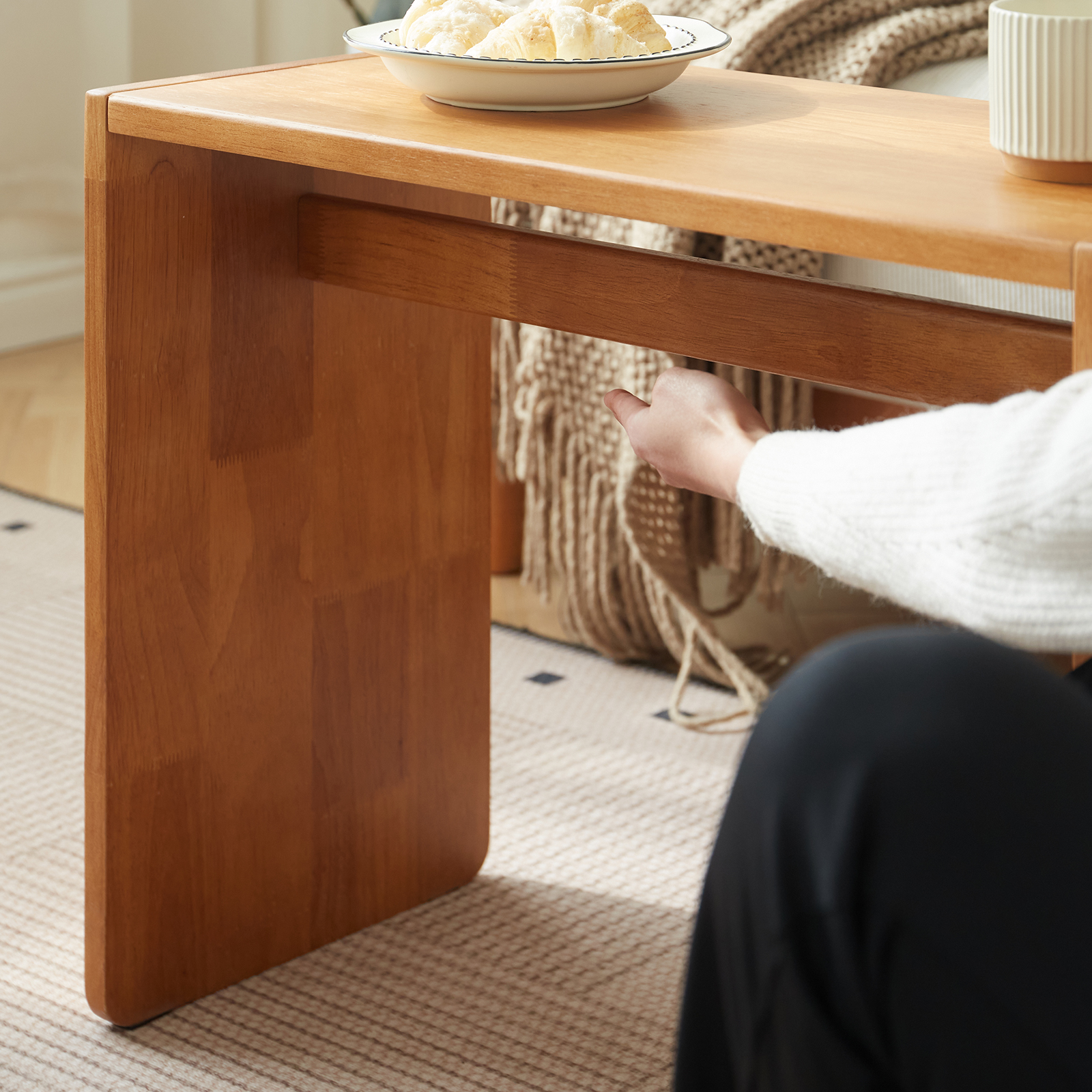 錦木-無垢材 C 字型サイドテーブル 多機能 コーナーテーブル キャスター付き移動式 リビング・寝室用 コンパクト サイドボードサイドテーブル