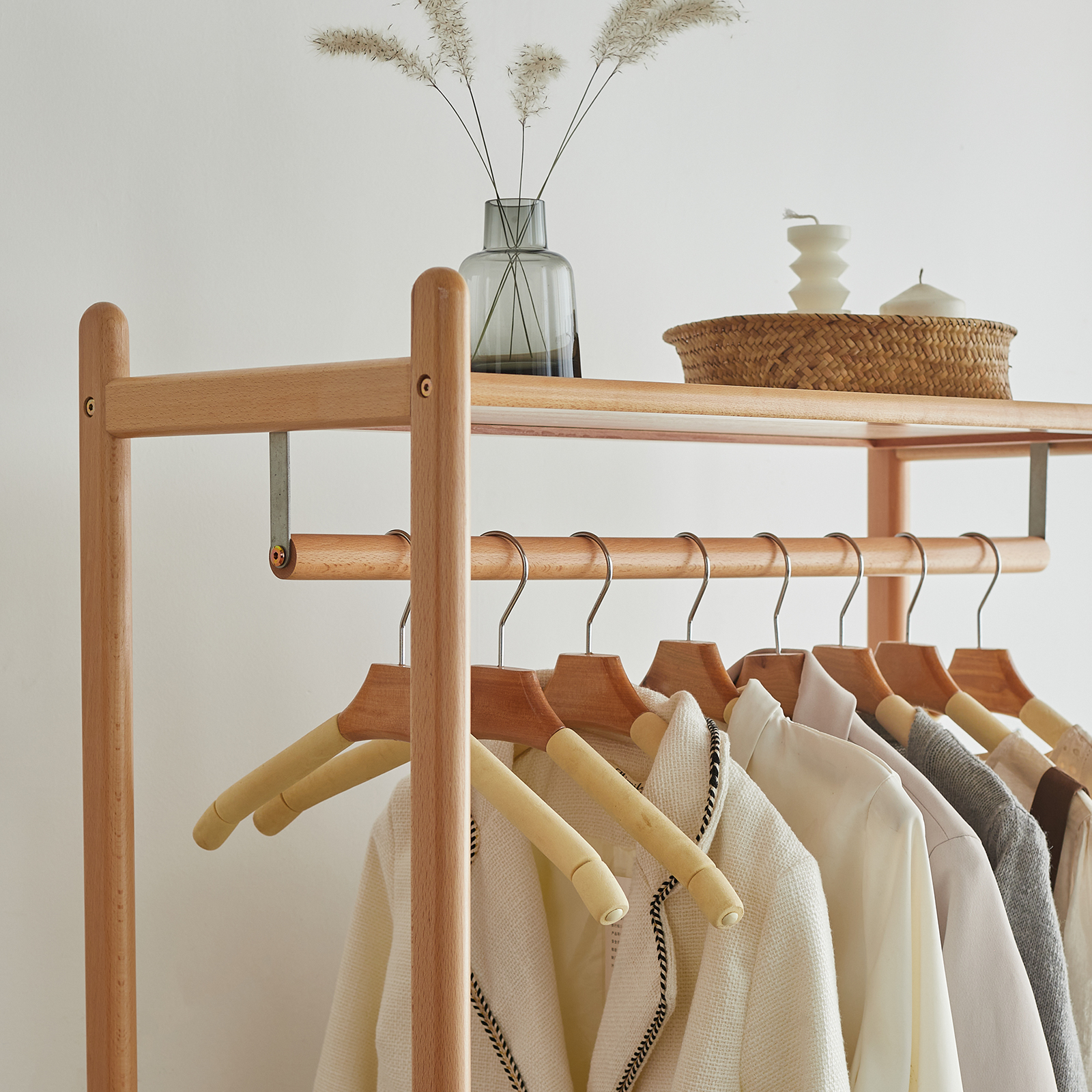 錦木-無垢材ハンガーラック 床置き型 多機能収納 寝室用 シンプルデザイン 移動式 キャスター付き 衣類掛けコートラック