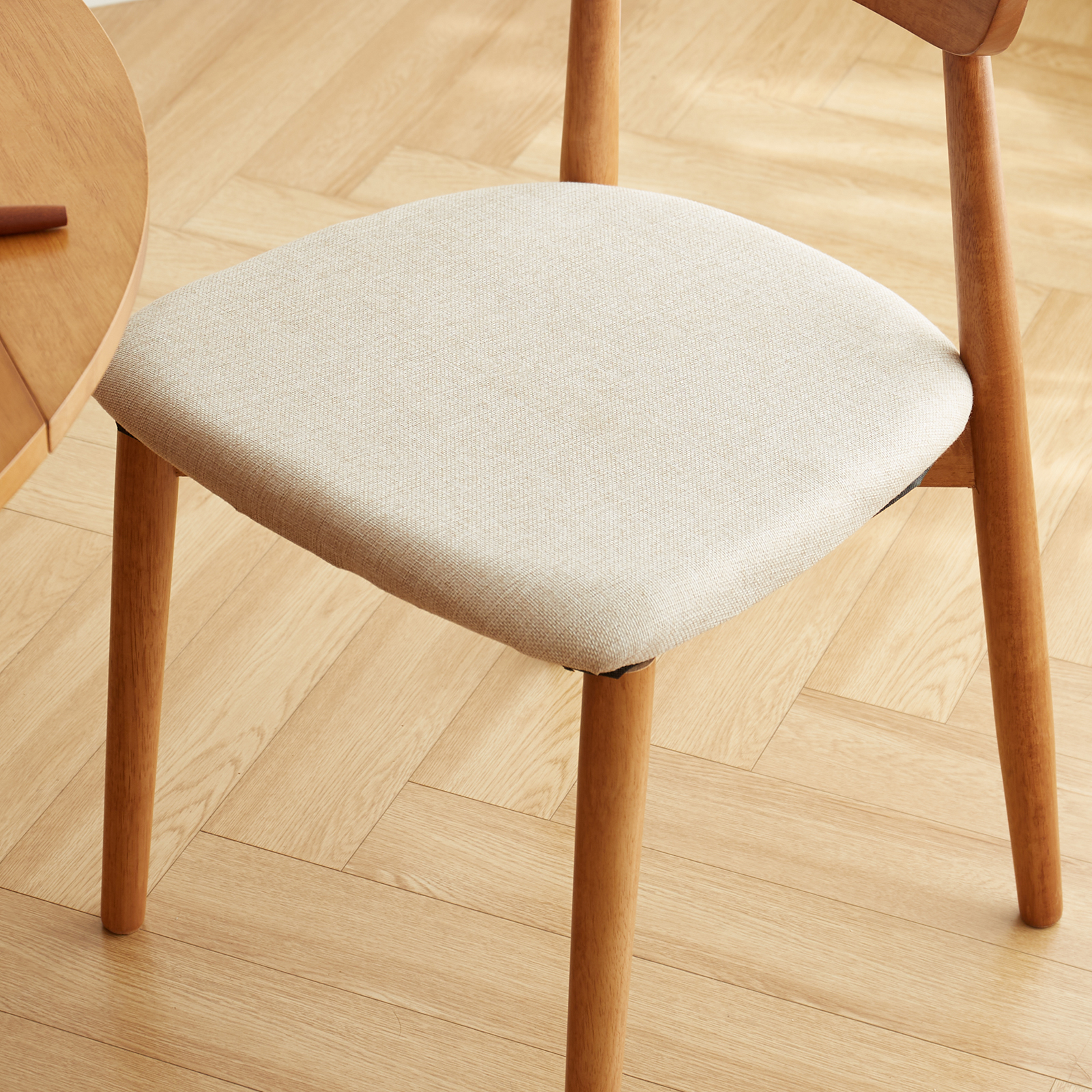 錦木-無垢材ダイニングチェア シンプルモダン オーク材 背もたれ付き クッション付きリラックスチェア 北欧風 レストラン用椅子 家庭向けダイニングチェア