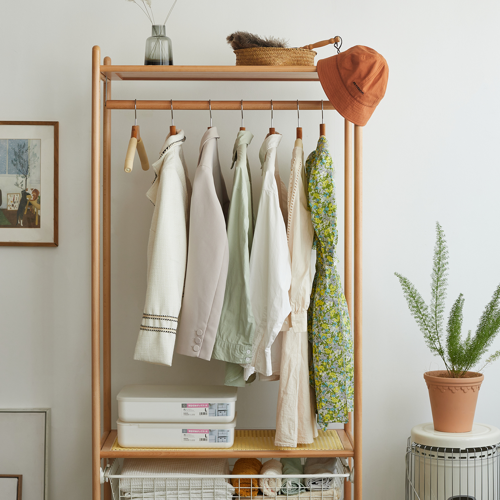 錦木-無垢材ハンガーラック 床置き型 多機能収納 寝室用 シンプルデザイン 移動式 キャスター付き 衣類掛けコートラック
