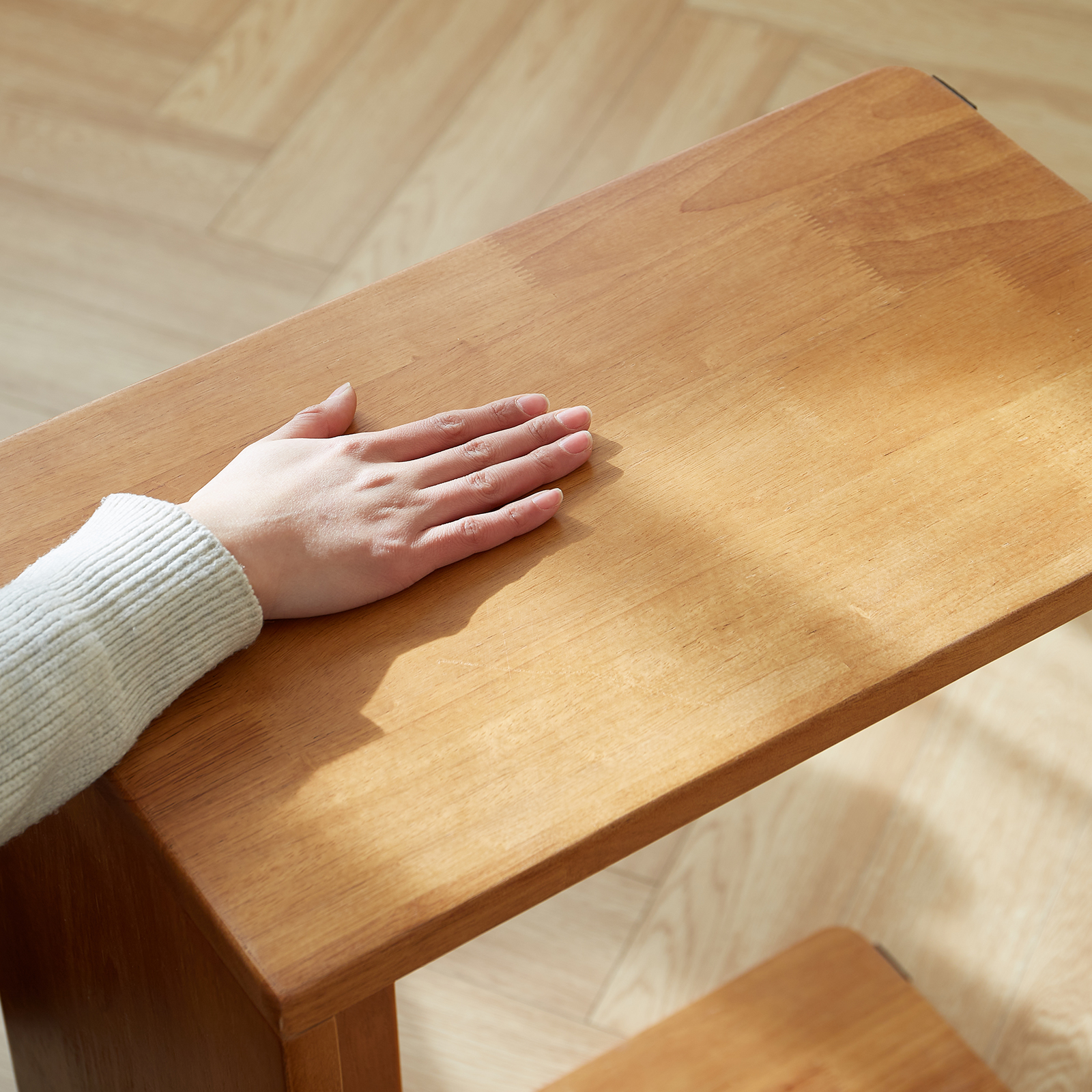 錦木-無垢材 C 字型サイドテーブル 多機能 コーナーテーブル キャスター付き移動式 リビング・寝室用 コンパクト サイドボードサイドテーブル