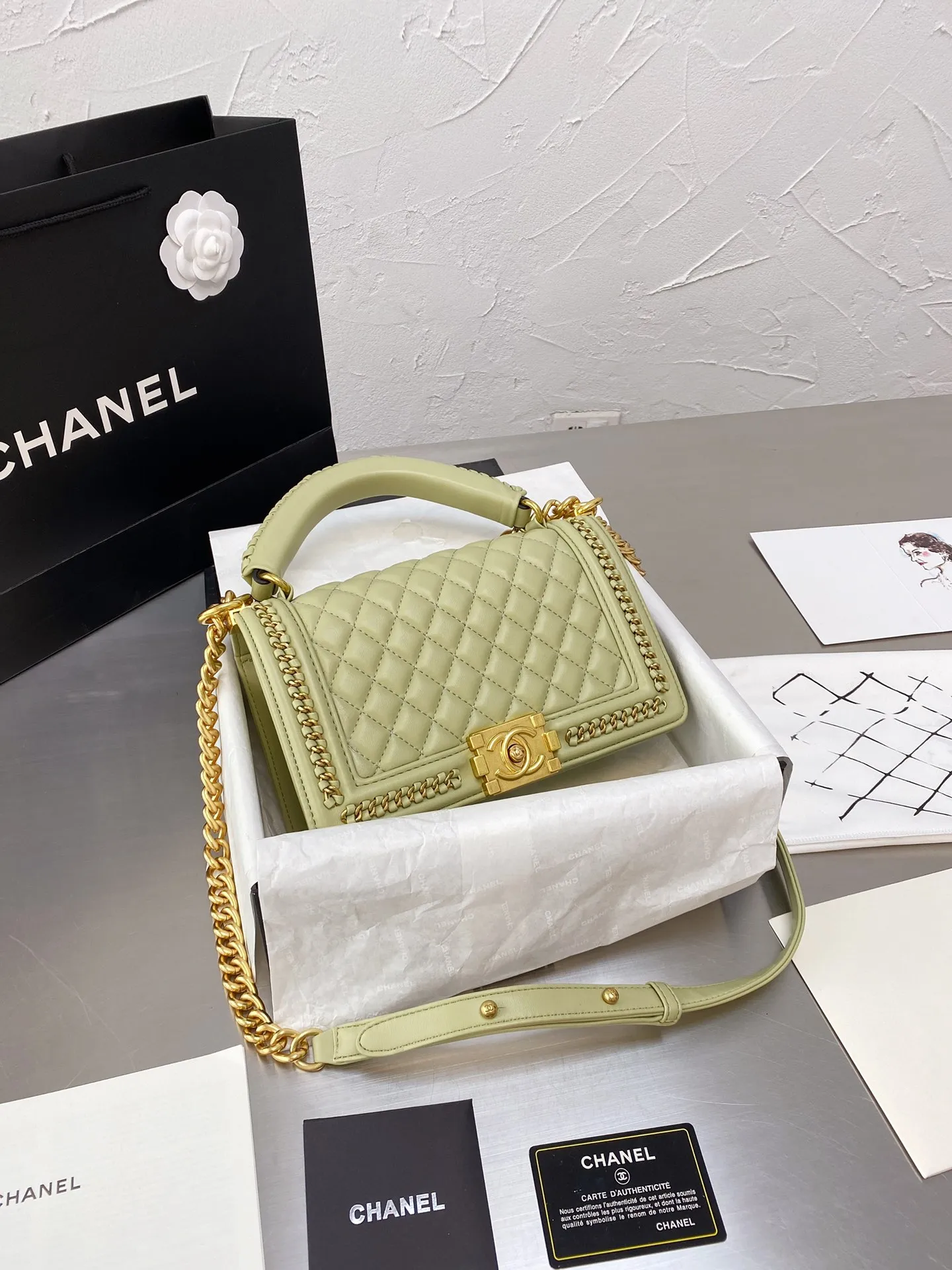 CHANEL （シャネル） メッセンジャーバッグ 24*15cm