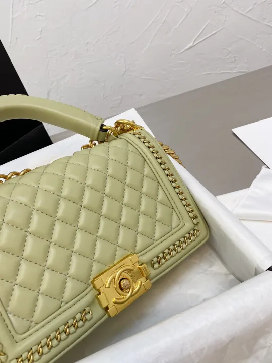 CHANEL （シャネル） メッセンジャーバッグ 24*15cm