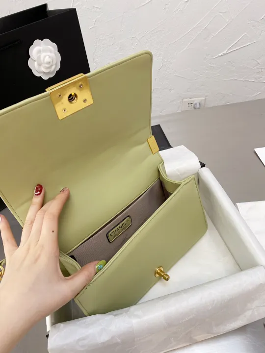 CHANEL （シャネル） メッセンジャーバッグ 24*15cm