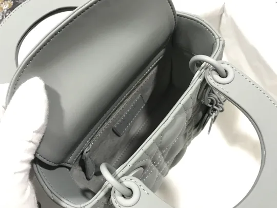 Lady Diorトリコロールサテンチェック牛革