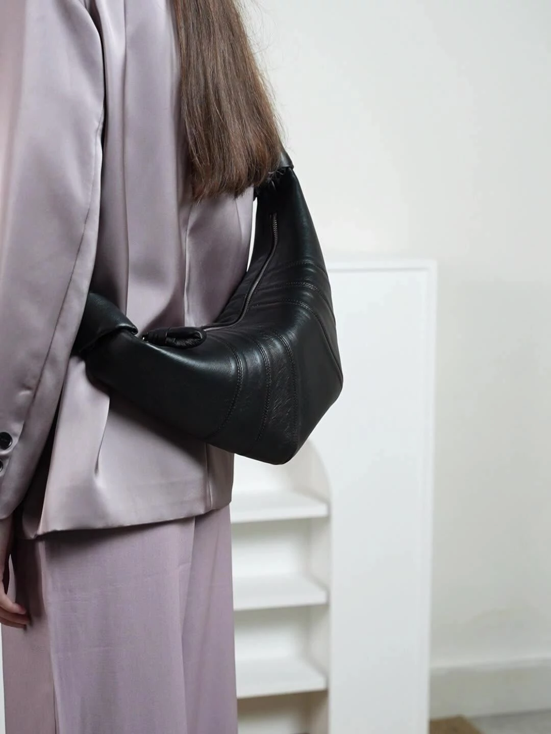 法國小衆頭層小羊皮可頌包斜跨慵懶感牛角包真皮單肩斜跨餃子包女