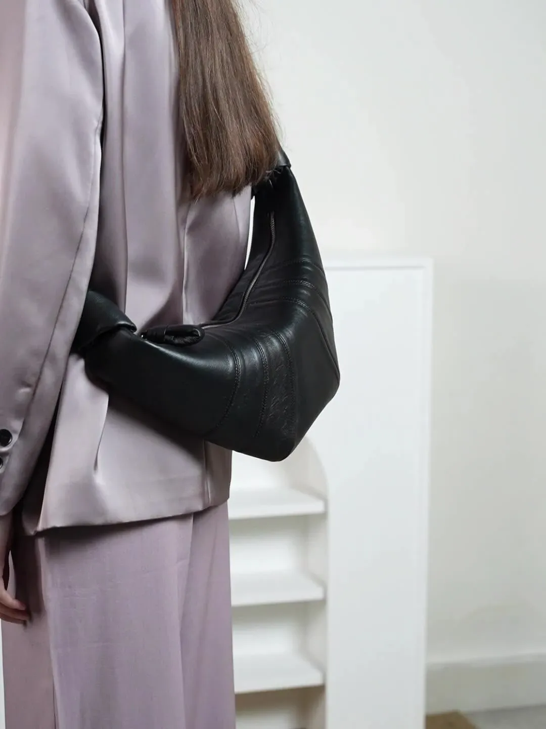 法國小衆頭層小羊皮可頌包斜跨慵懶感牛角包真皮單肩斜跨餃子包女