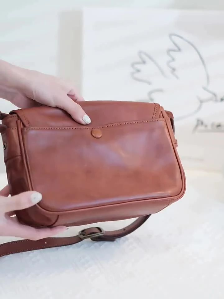 新款質感通勤小方包真皮復古斜挎包牛皮單肩日系郵差女包