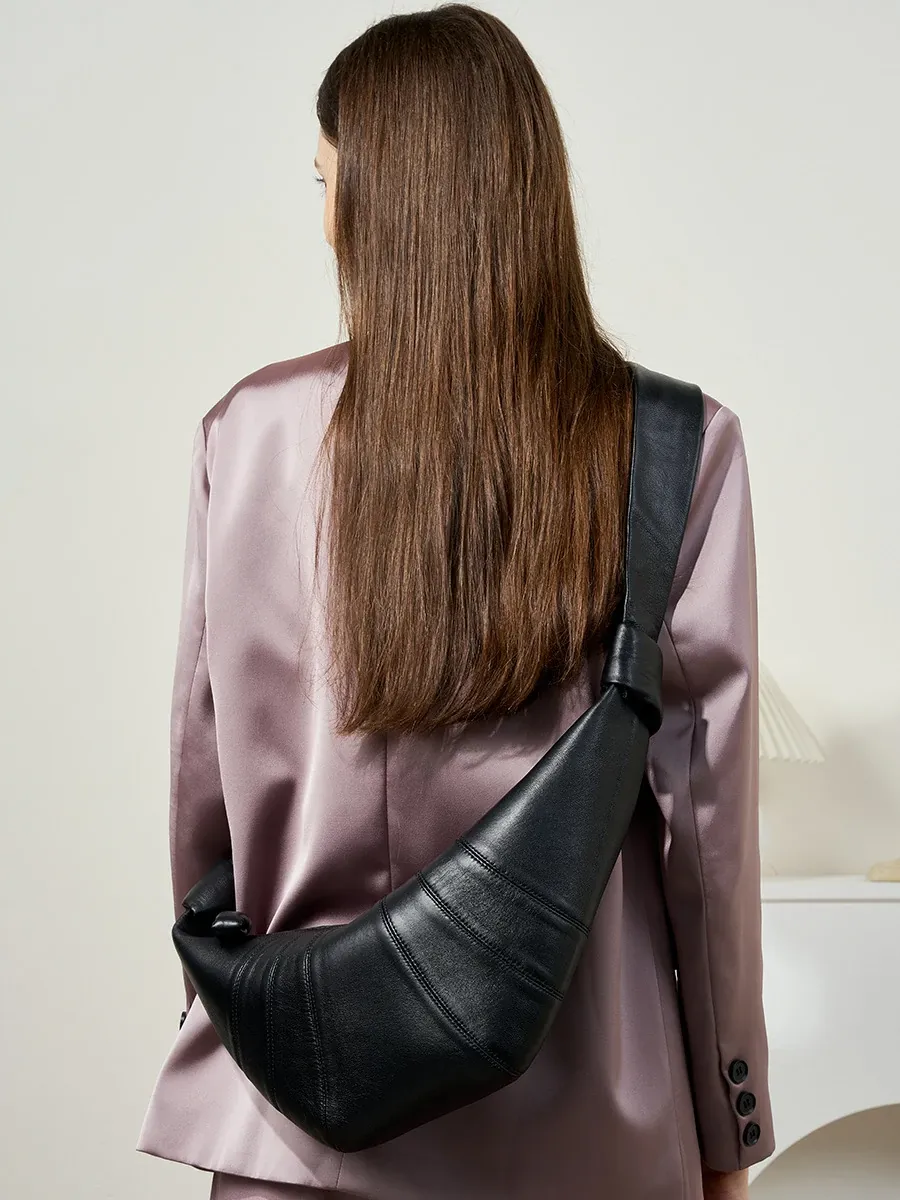 法國小衆頭層小羊皮可頌包斜跨慵懶感牛角包真皮單肩斜跨餃子包女