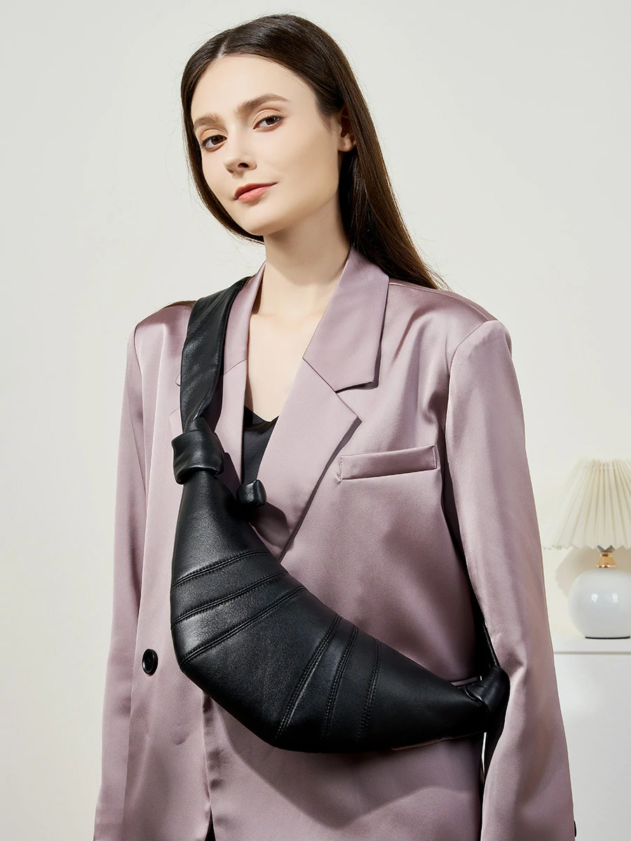 法國小衆頭層小羊皮可頌包斜跨慵懶感牛角包真皮單肩斜跨餃子包女