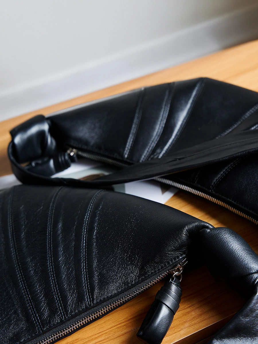 法國小衆頭層小羊皮可頌包斜跨慵懶感牛角包真皮單肩斜跨餃子包女